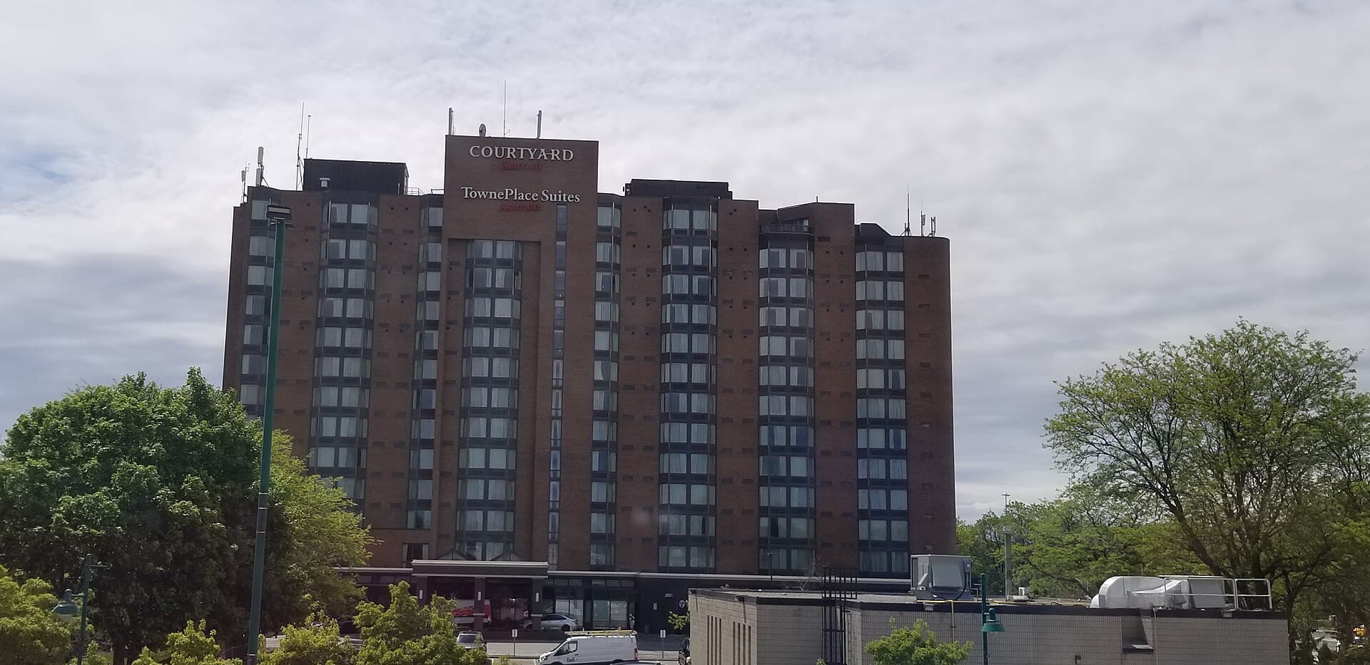 Courtyard by Marriott Toronto Northeast/Markham (via Wikimedia Commons, CC BY-SA 4.0)