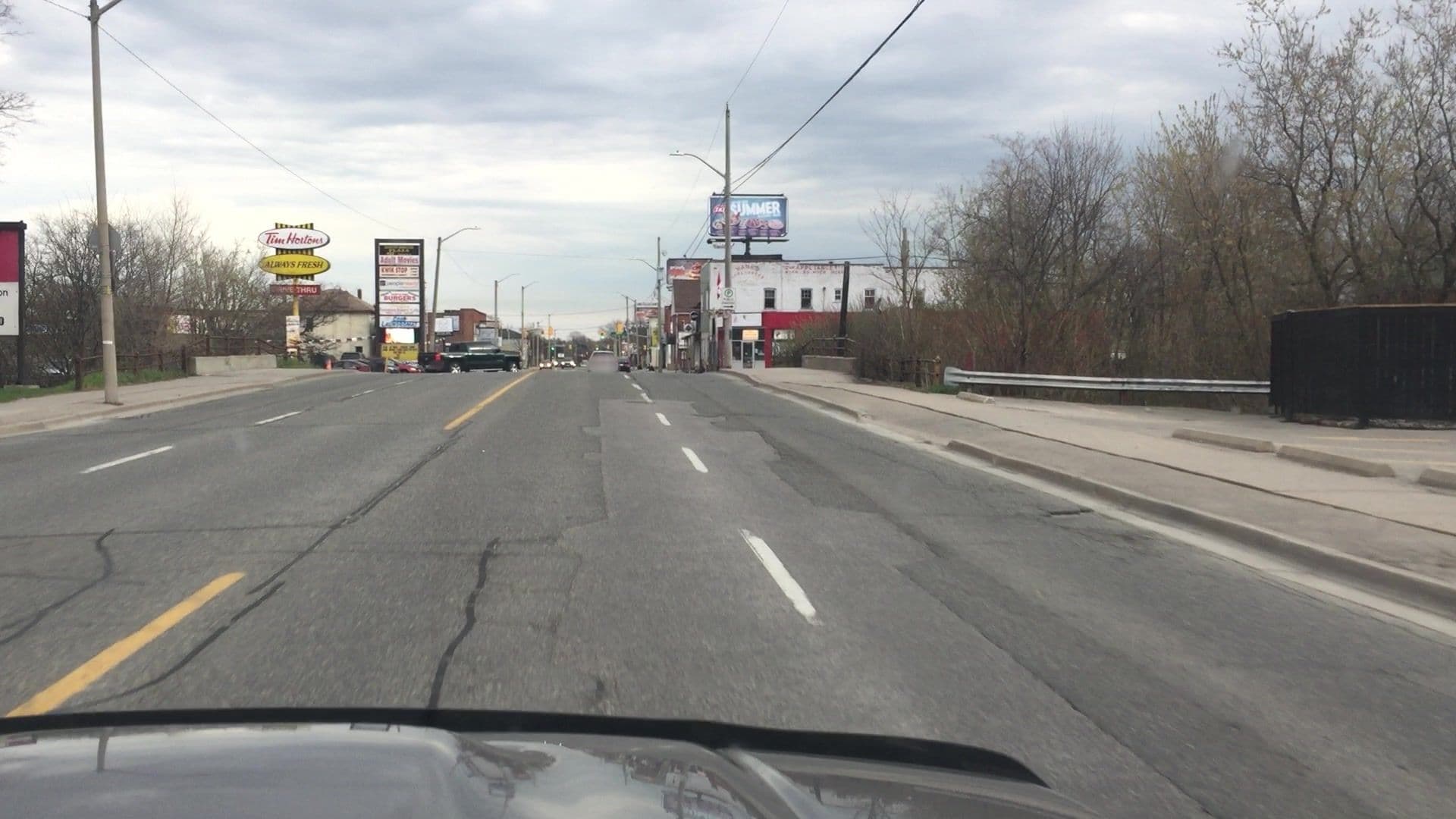 Street view near Street Side Inn, Oshawa — © lvl5 (CC BY-SA · Mapillary)