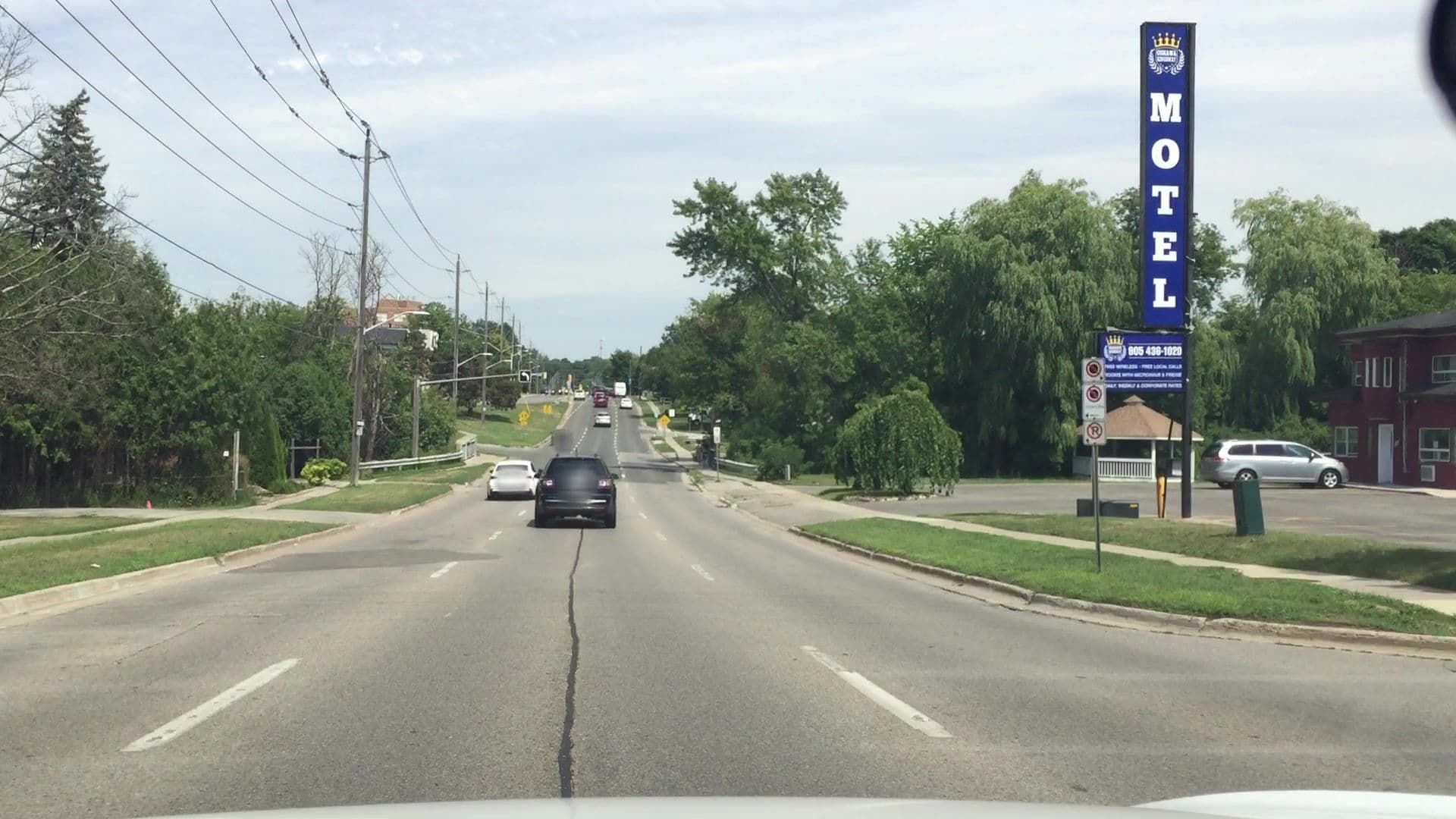 Street view near Oshawa Kingsway Motel, Oshawa — © lvl5 (CC BY-SA · Mapillary)