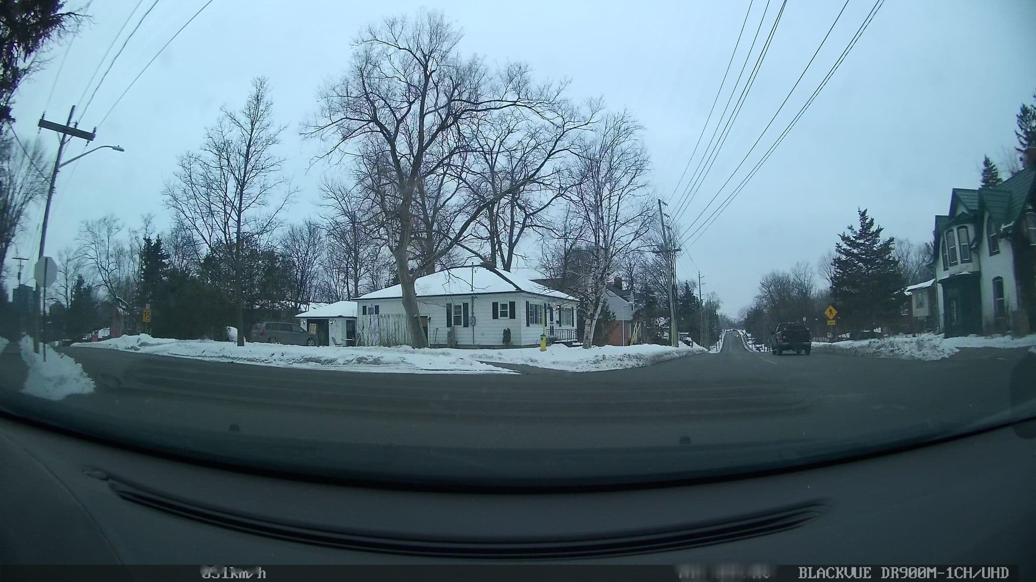 Street view near Signature Suites, Barrie — © abcourier (CC BY-SA · Mapillary)