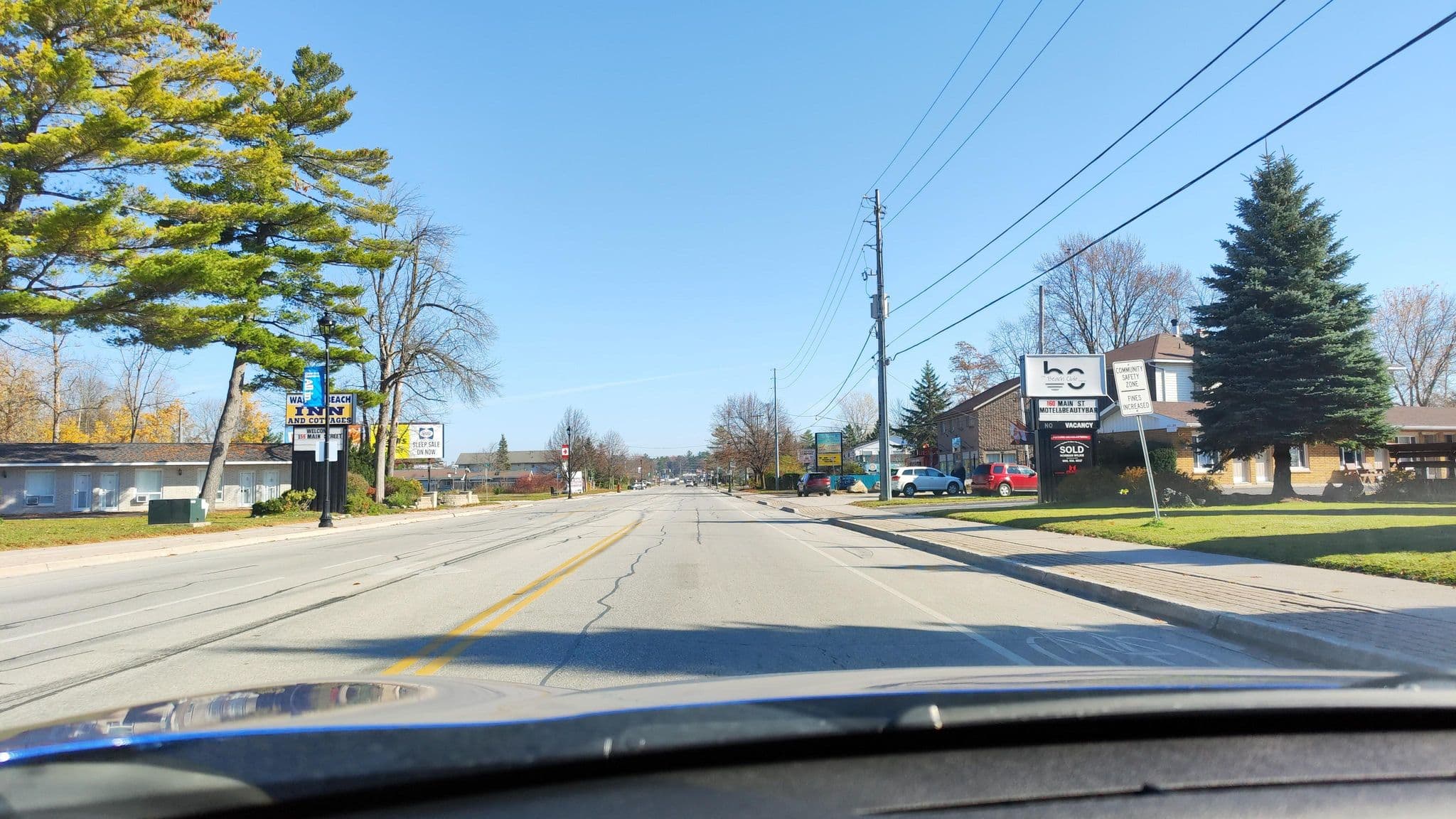 Street view near Albatross Motel, Wasaga Beach — © raptureboi (CC BY-SA · Mapillary)