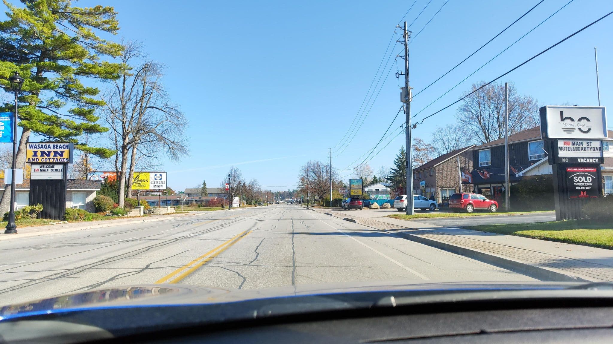 Street view near Wasaga Beach Inn and Cottages, Wasaga Beach — © raptureboi (CC BY-SA · Mapillary)