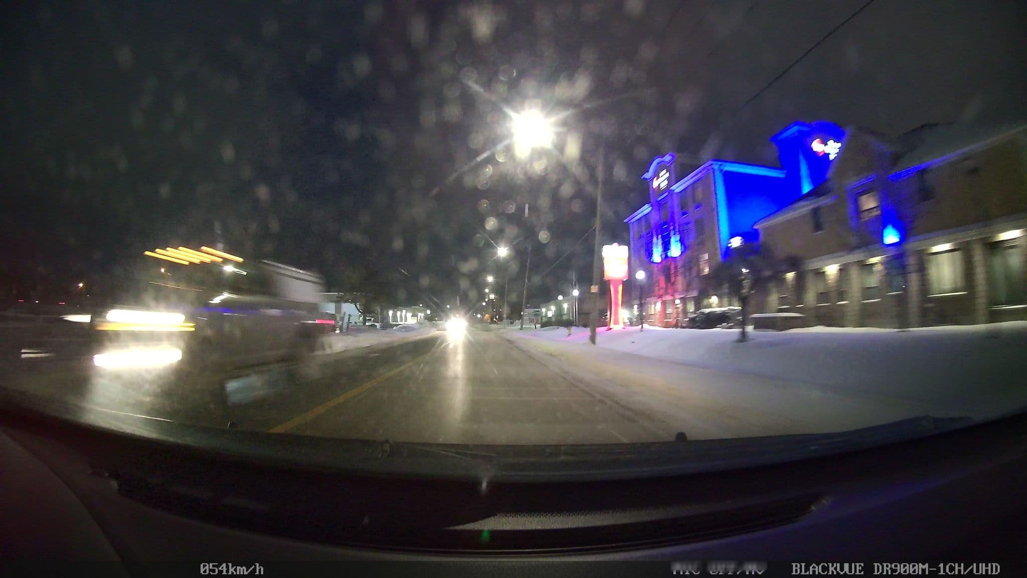 Street view near Quality Inn, Barrie — © abcourier (CC BY-SA · Mapillary)