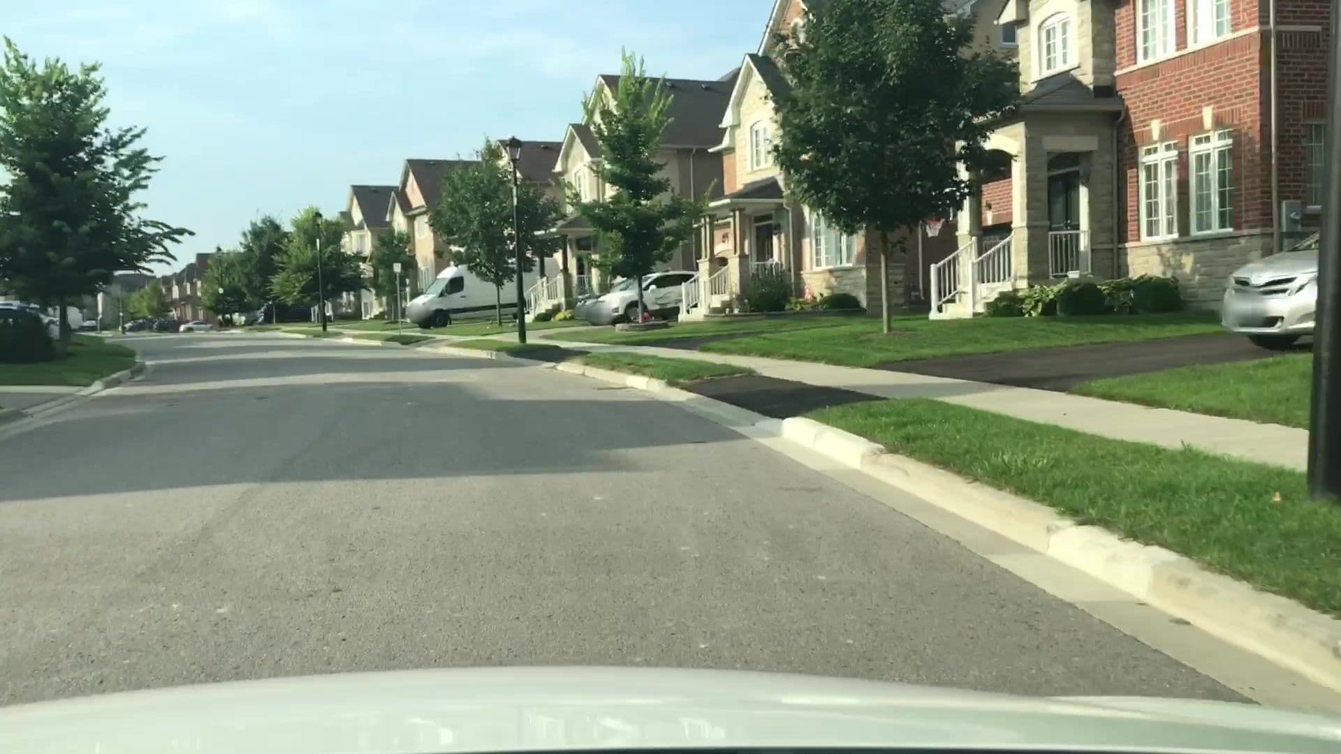 Street view near Xexeo Hot Spot, Newmarket — © lvl5 (CC BY-SA · Mapillary)