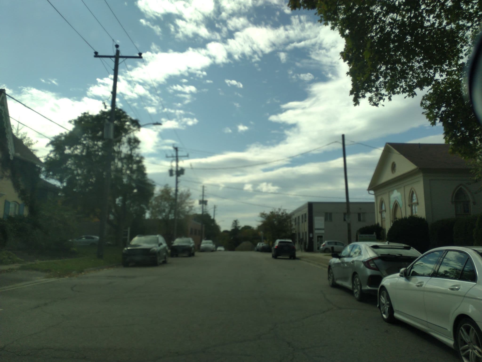 Street view near Victoria Hall, Aurora — © abcourier01 (CC BY-SA · Mapillary)