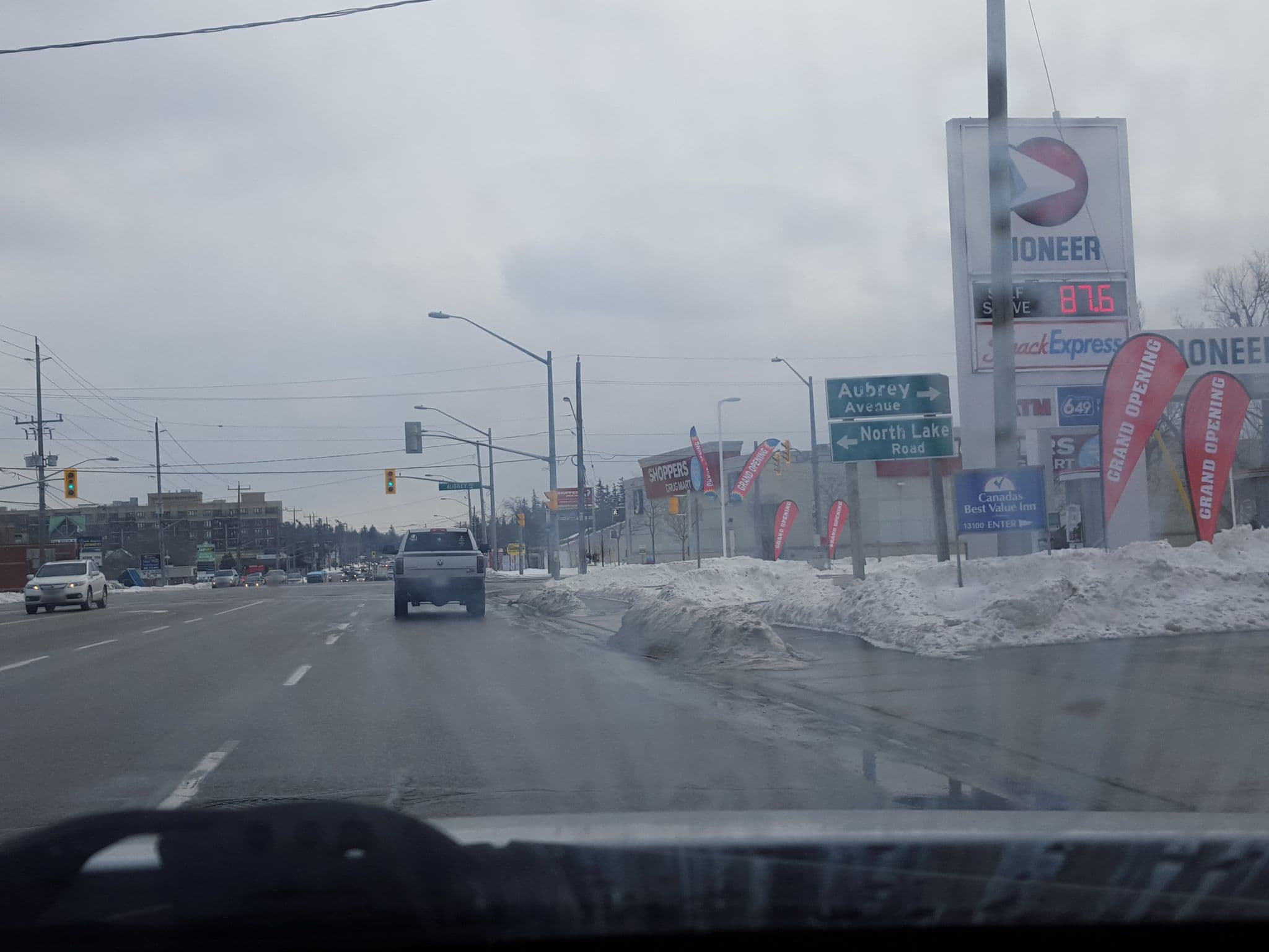 Street view near Oak Motel, Aurora — © andrewpmk (CC BY-SA · Mapillary)
