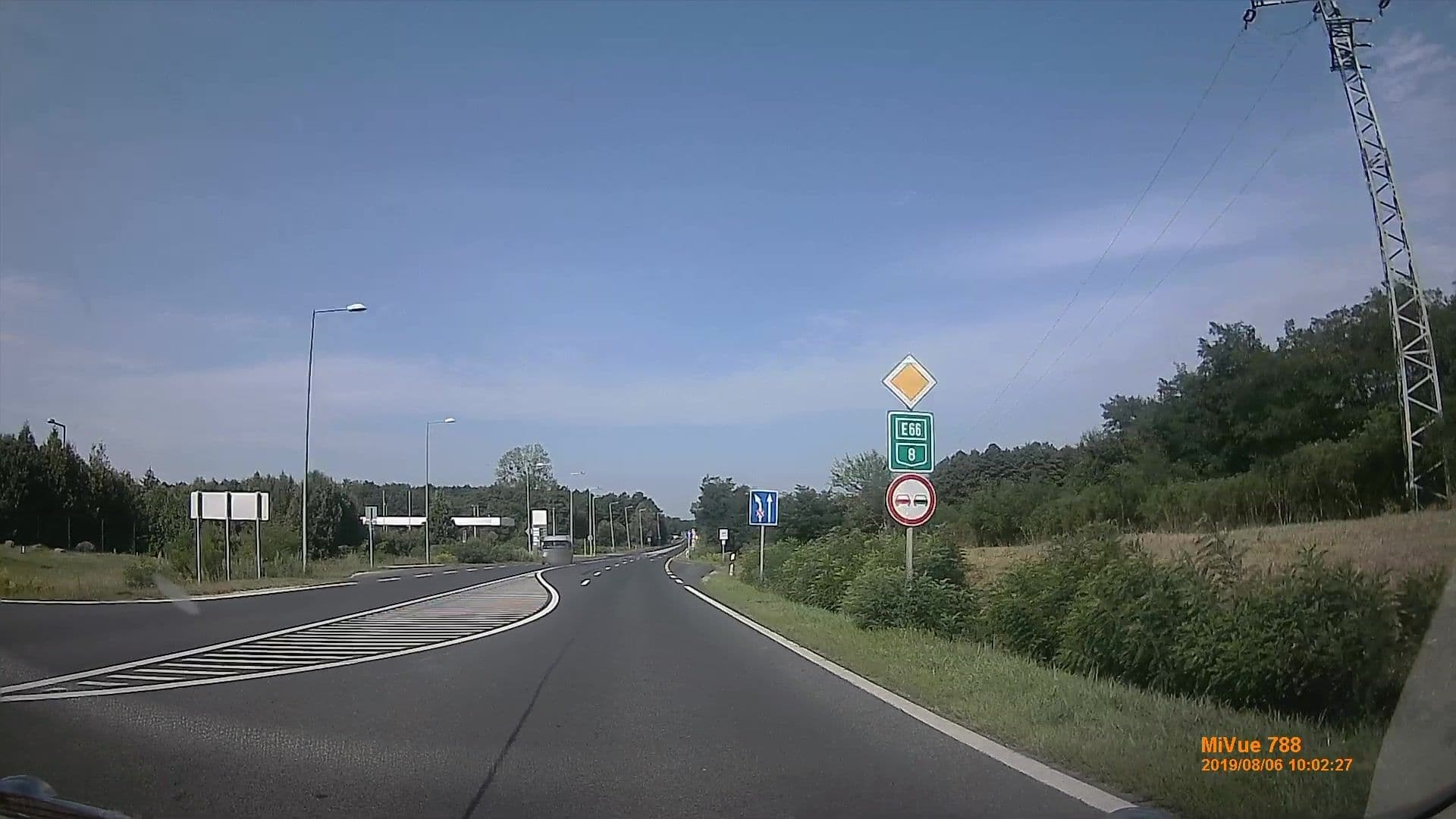 Street view near Patyi Étterem és Hotel, Jánosháza — © geox123 (CC BY-SA · Mapillary)