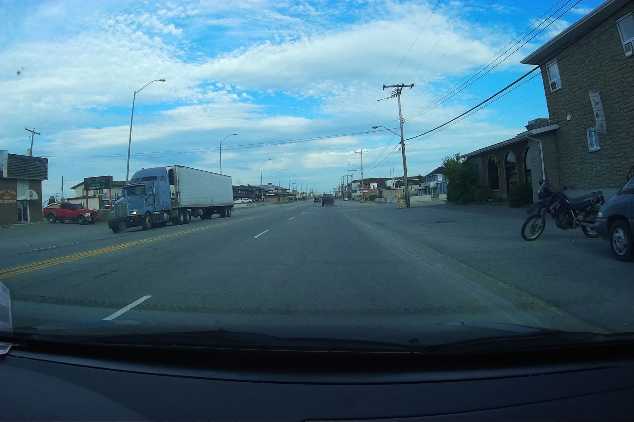 Street view near Centre de Cezar, Hearst — © didymops (CC BY-SA · Mapillary)