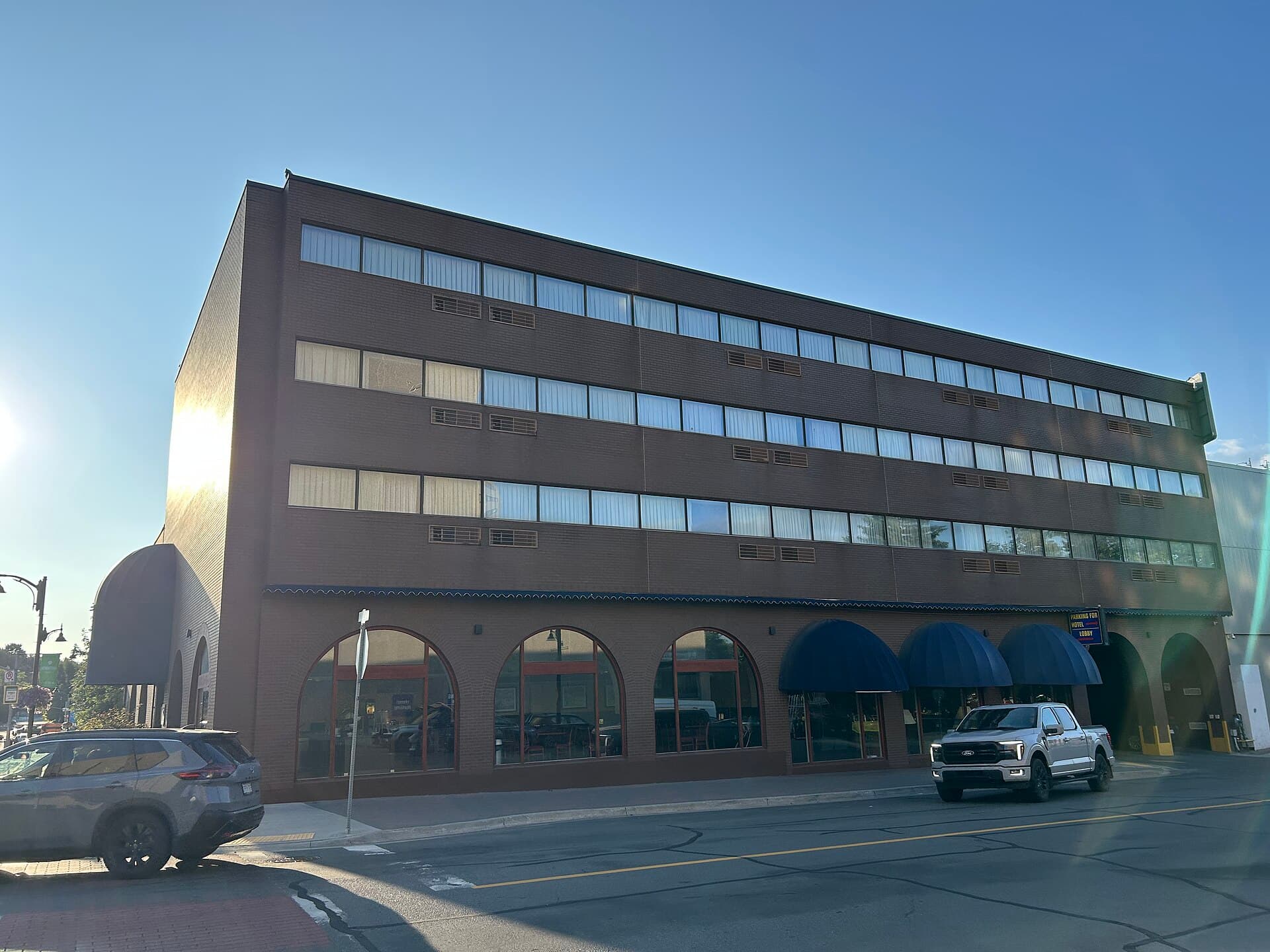 Best Western Downtown Sudbury Centreville (via Wikimedia Commons, CC BY-SA 3.0)
