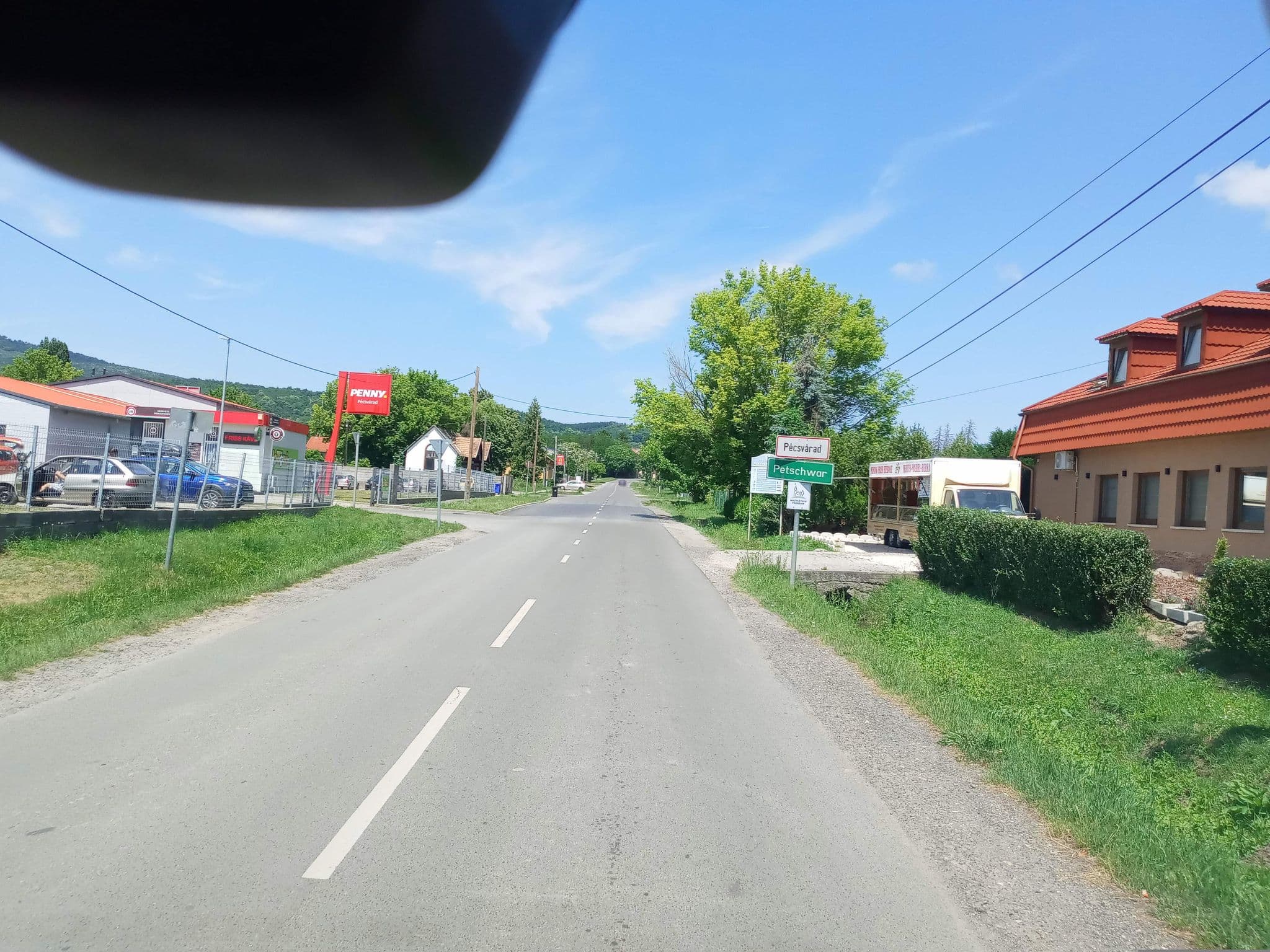 Street view near Gesztenyés-Kert Panzió, Pécsvárad — © magyarsi (CC BY-SA · Mapillary)