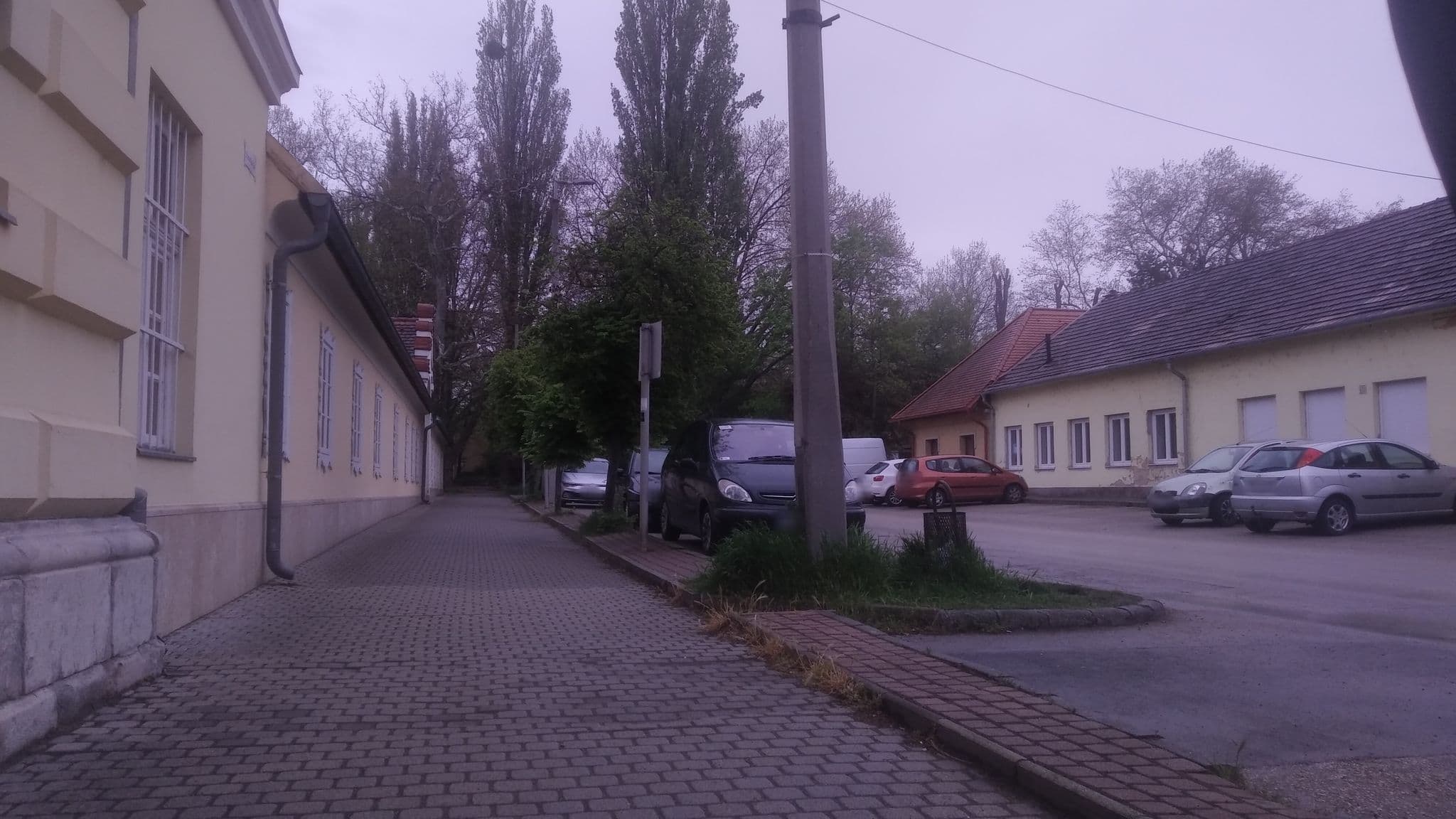 Street view near Kristály Imperial Hotel, Tata — © grozsa11 (CC BY-SA · Mapillary)