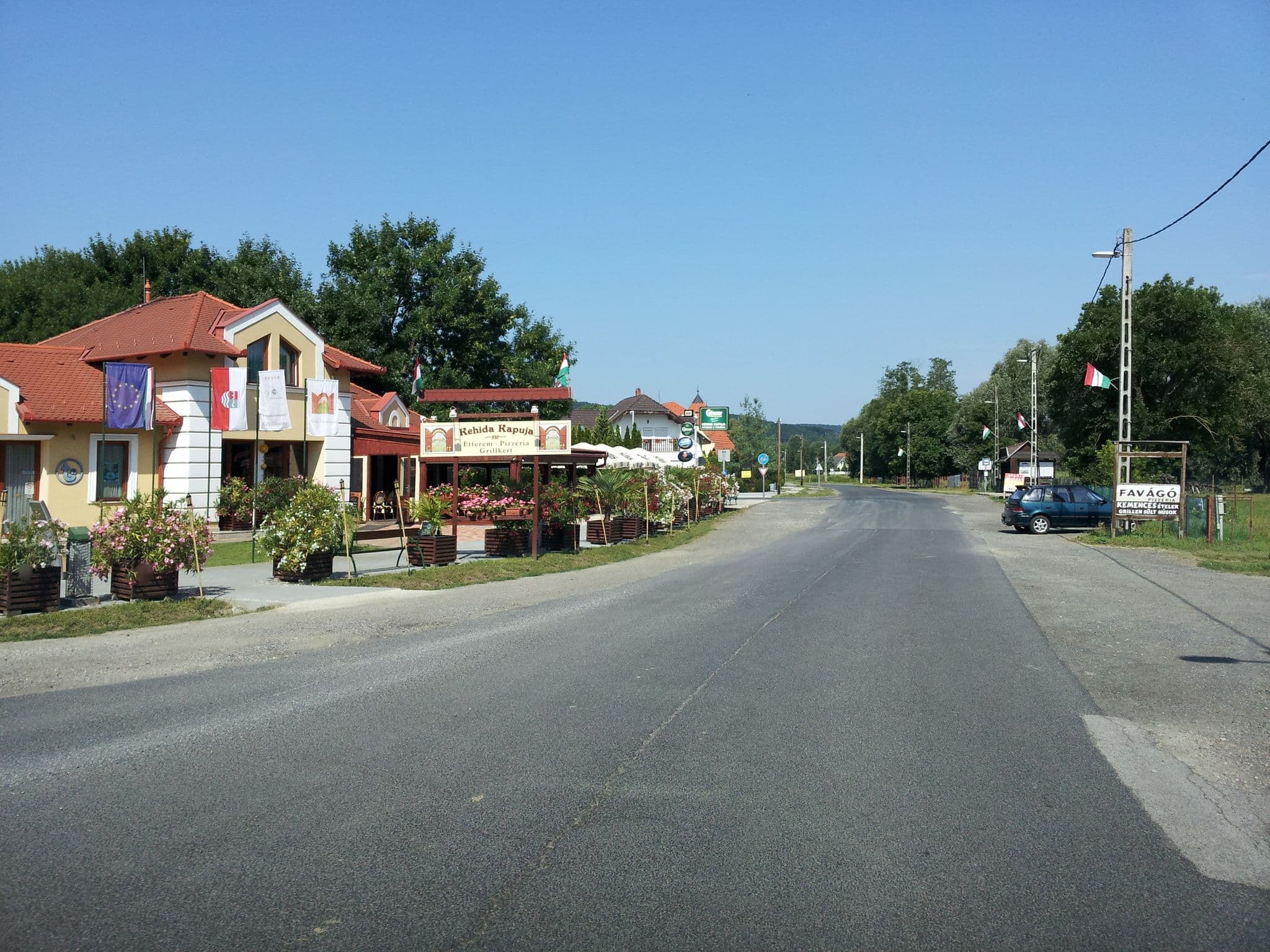 Street view near Hotel Szerencsemák, Hévíz — © kolesajr (CC BY-SA · Mapillary)