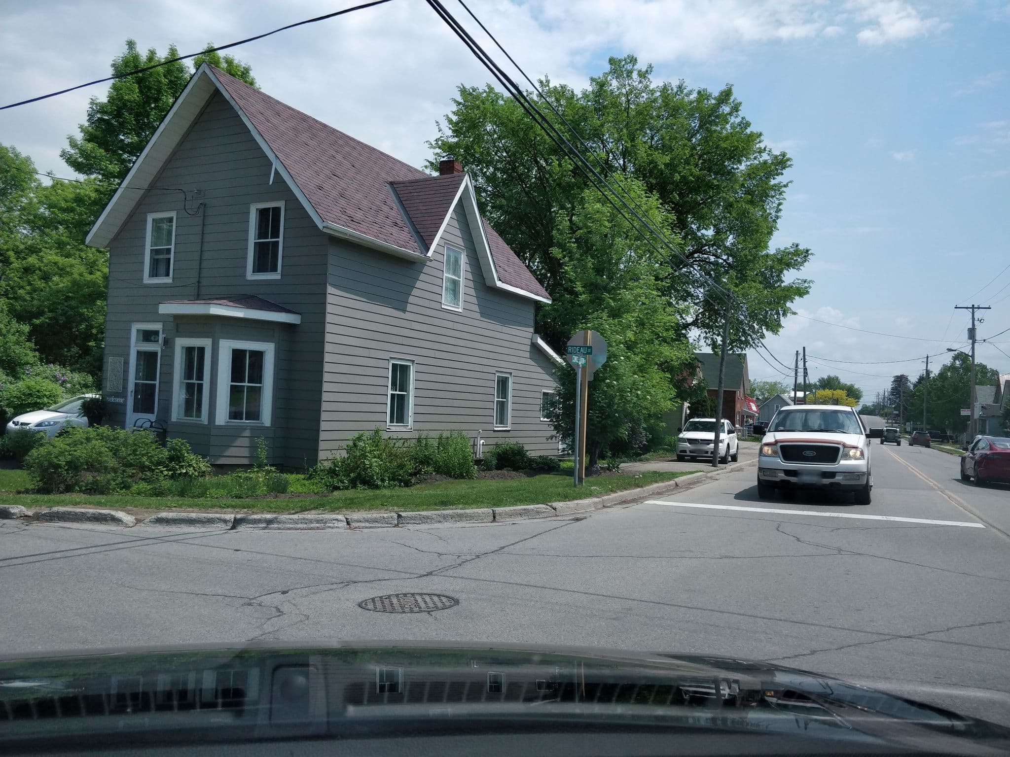 Street view near Wolfe Springs Resorts, Sharbot Lake — © undearius (CC BY-SA · Mapillary)