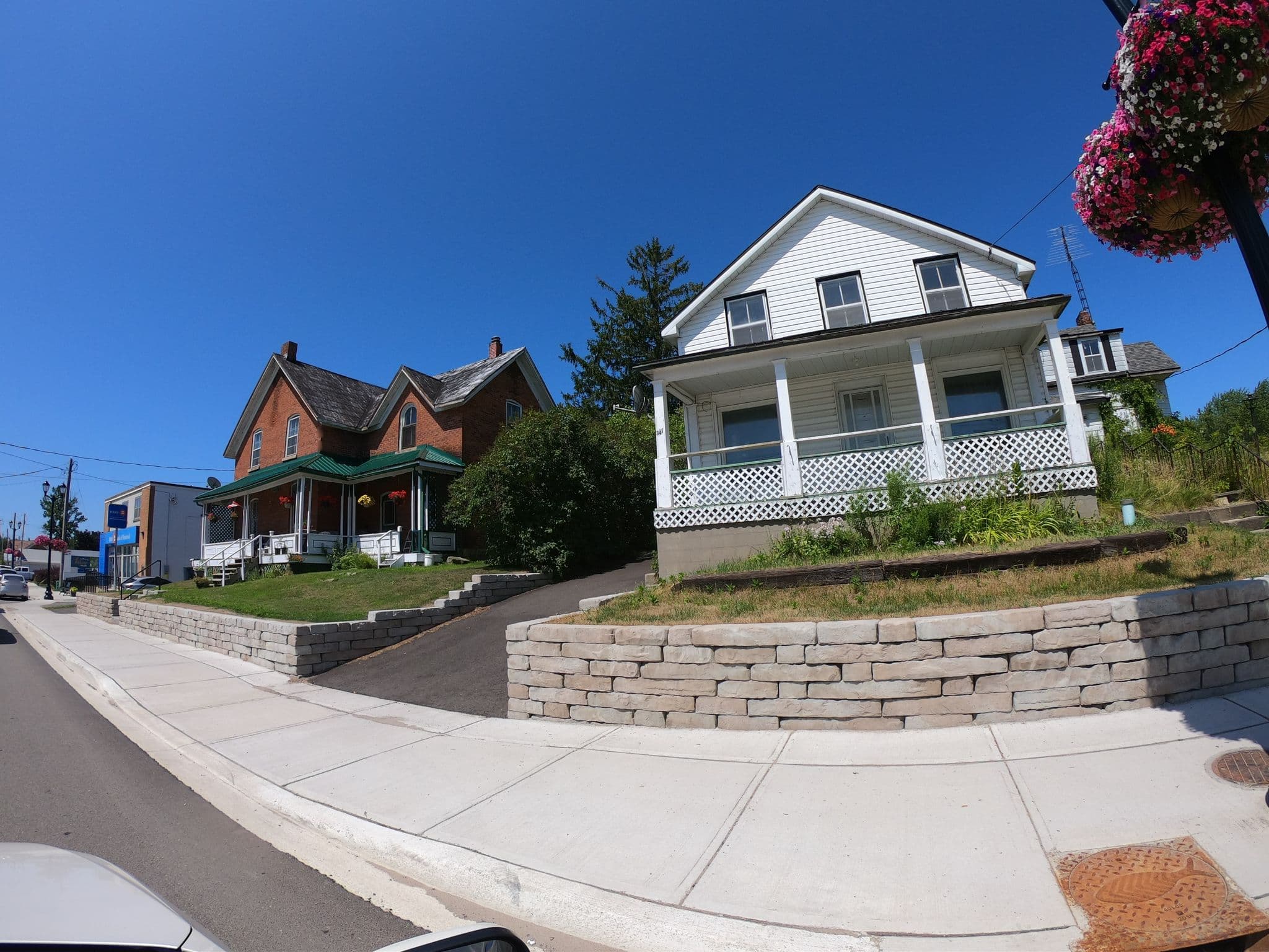 Street view near Pine Glen Lodge, Gananoque — © zzptichka (CC BY-SA · Mapillary)
