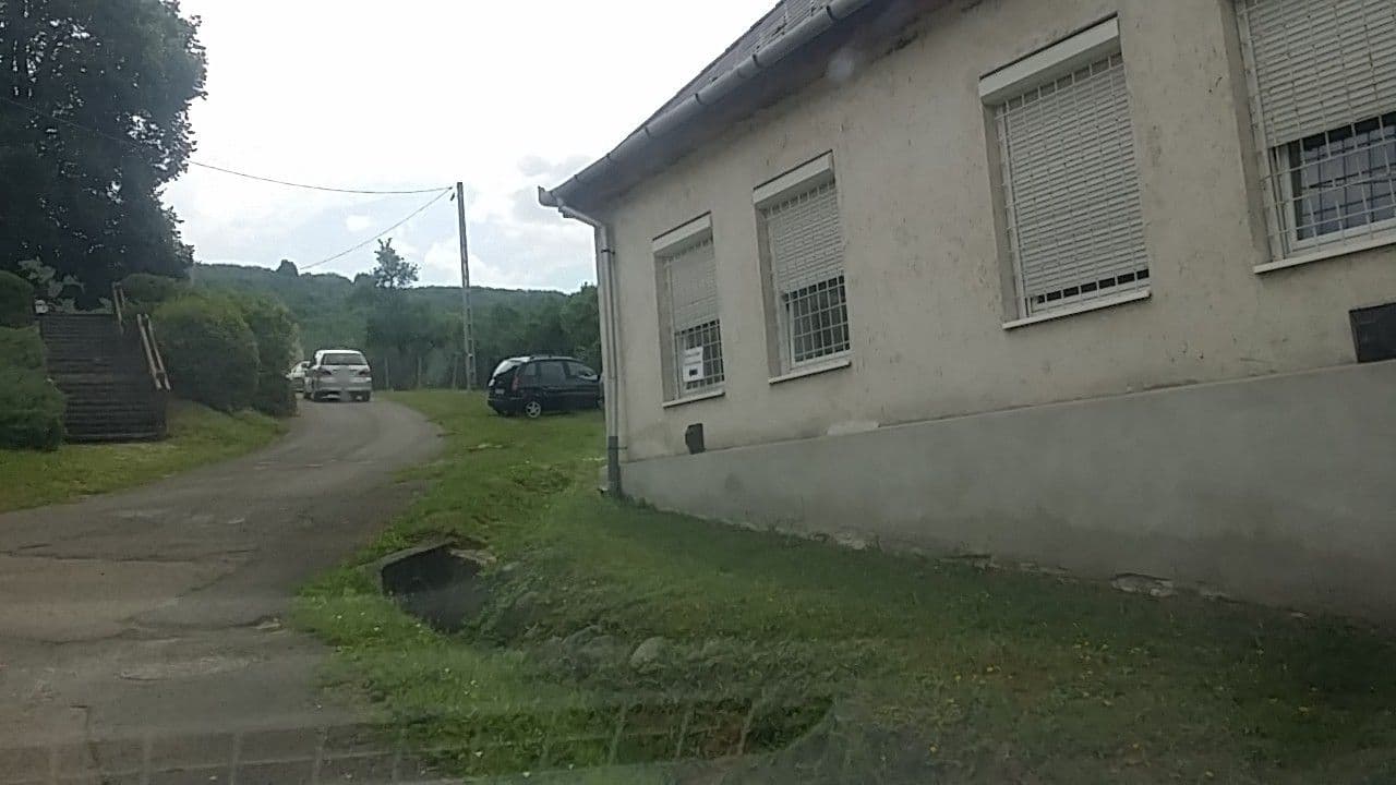 Street view near Mária mosolya kulcsosház, Tar — © utvonalfelmeresek (CC BY-SA · Mapillary)