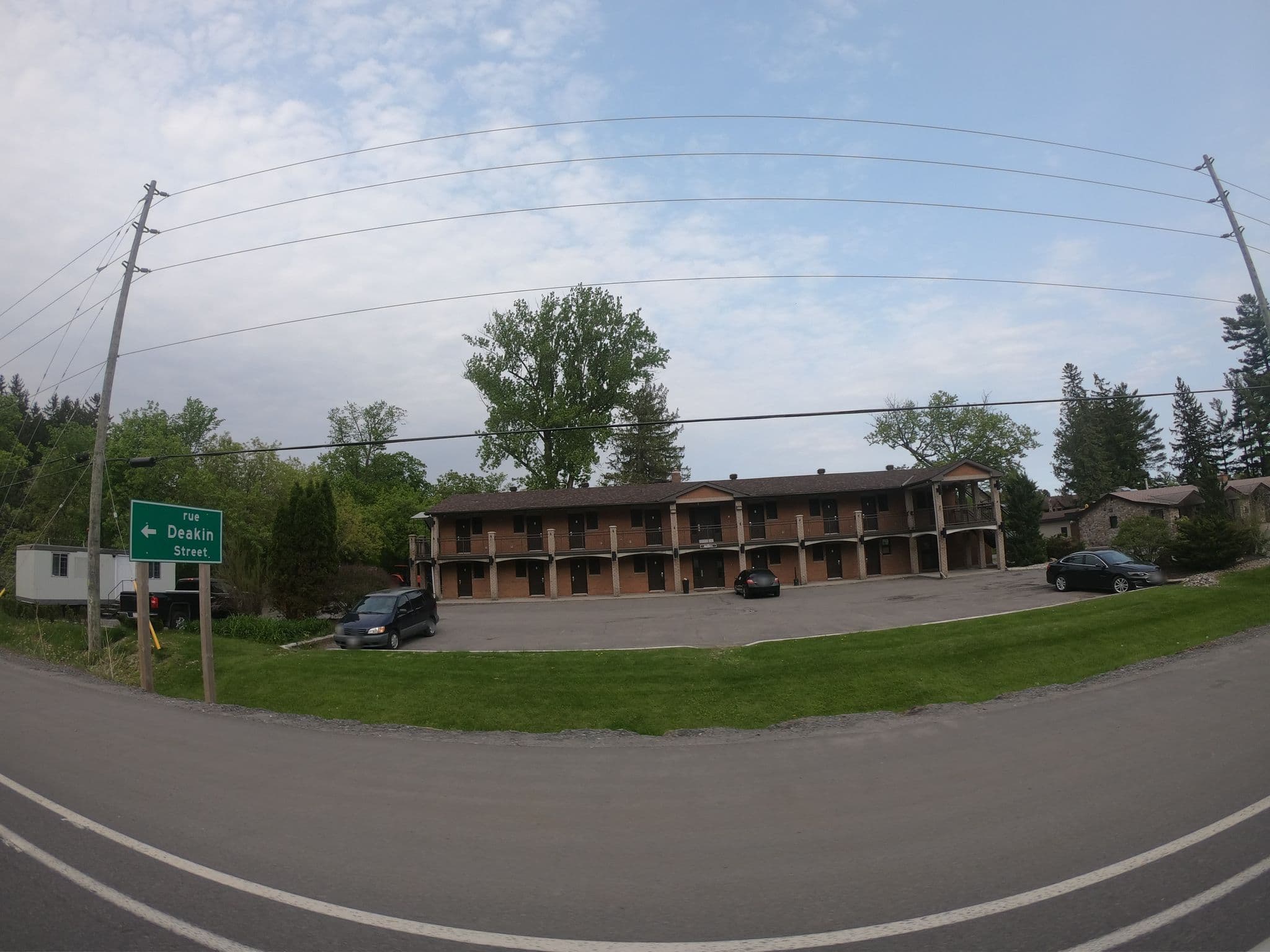 Street view near Monterey Inn, Nepean — © zzptichka (CC BY-SA · Mapillary)