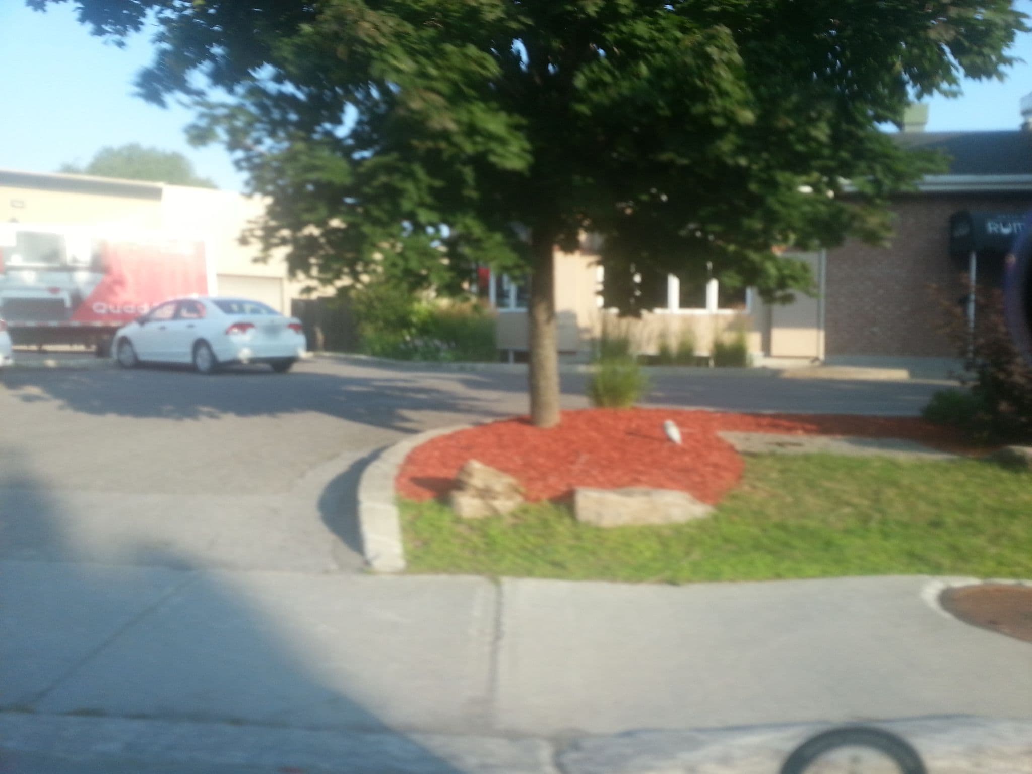Street view near Auberge du Voyageur, Gatineau — © thelogicalviolinist (CC BY-SA · Mapillary)