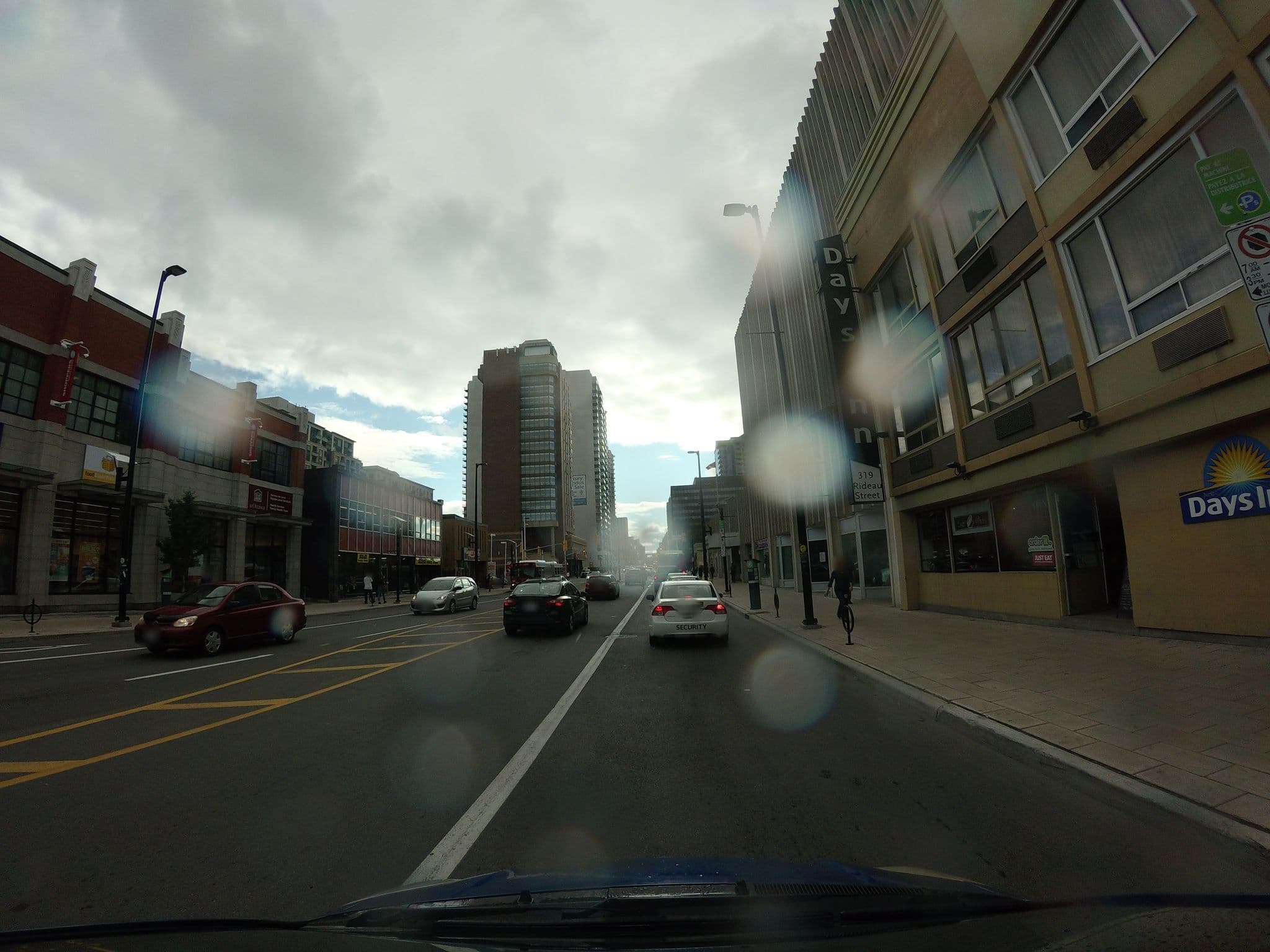 Street view near Days Inn, ByWard Market — © thelogicalviolinist (CC BY-SA · Mapillary)