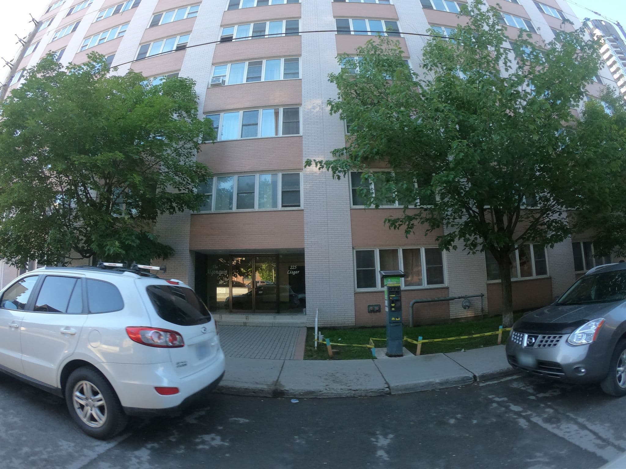 Street view near Algonquin Hotel Apartments, Centretown — © zzptichka (CC BY-SA · Mapillary)