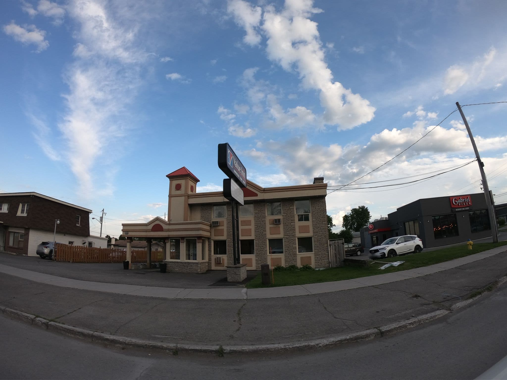 Street view near Value Inn, Blackburn Hamlet — © zzptichka (CC BY-SA · Mapillary)