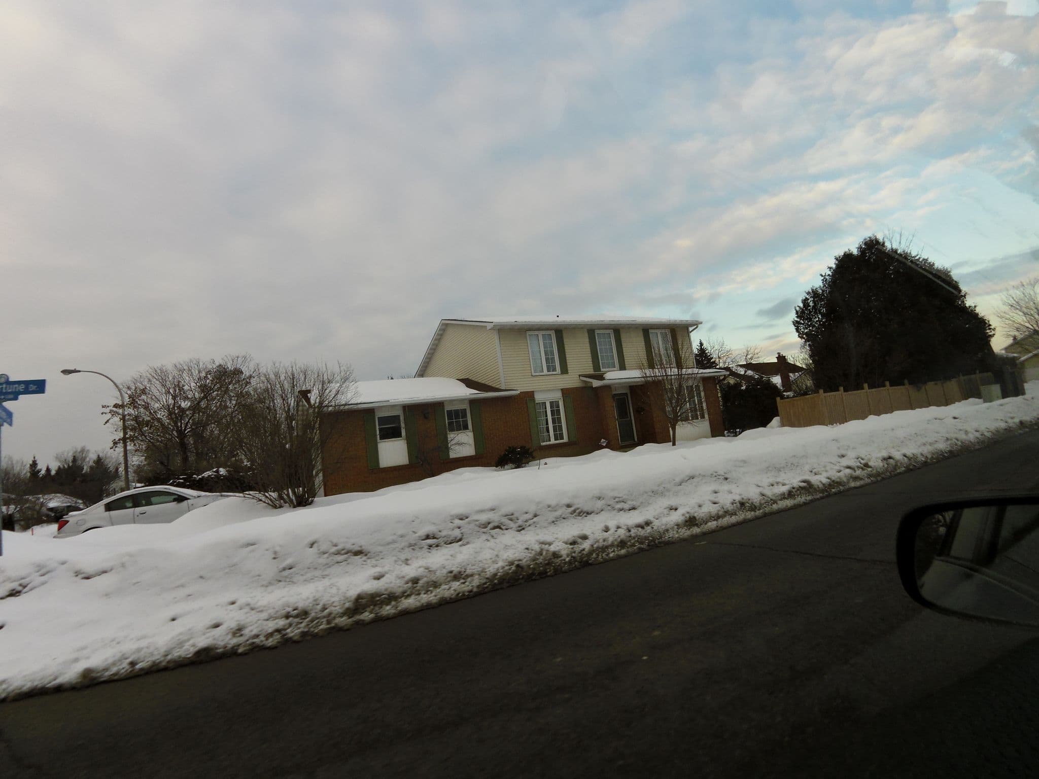 Street view near follow @Eng_7amani, Queenswood Heights — © thelogicalviolinist (CC BY-SA · Mapillary)