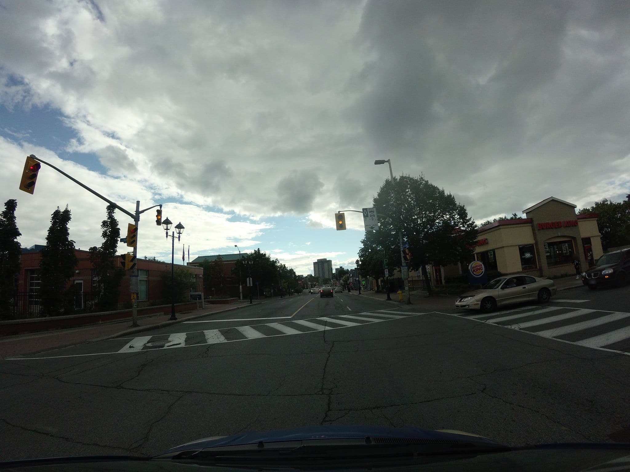 Street view near Ottawa Inn, Vanier — © thelogicalviolinist (CC BY-SA · Mapillary)