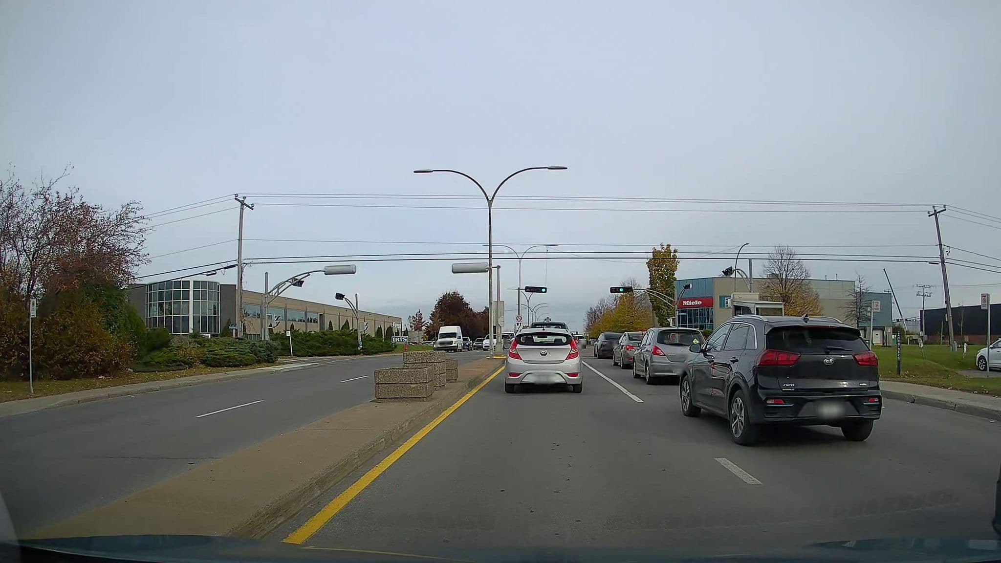 Street view near Whiteland Resort, Dollard-Des Ormeaux — © Encrypted (CC BY-SA · Mapillary)