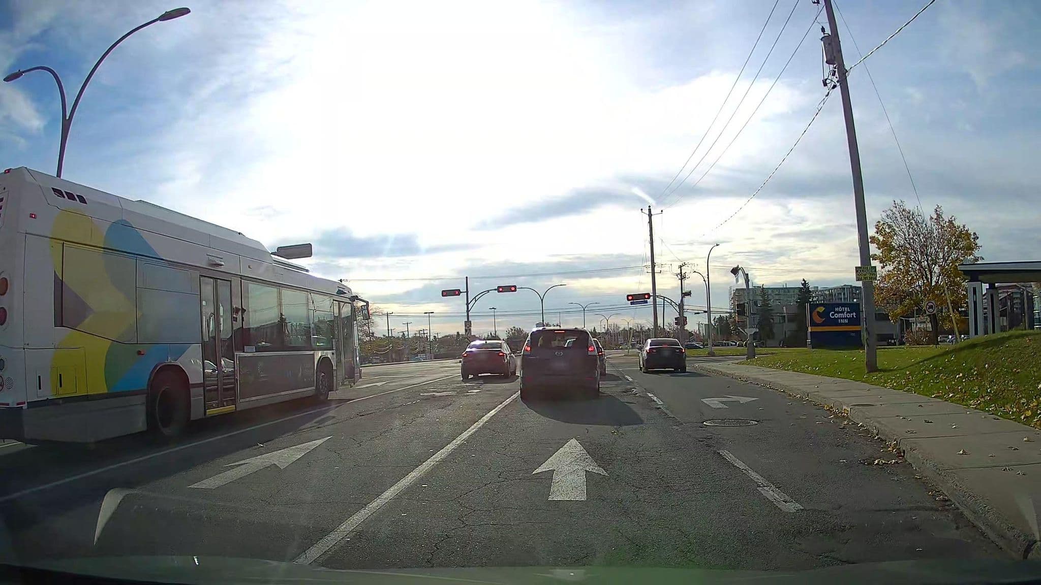 Street view near Comfort Inn, Pointe-Claire — © Encrypted (CC BY-SA · Mapillary)