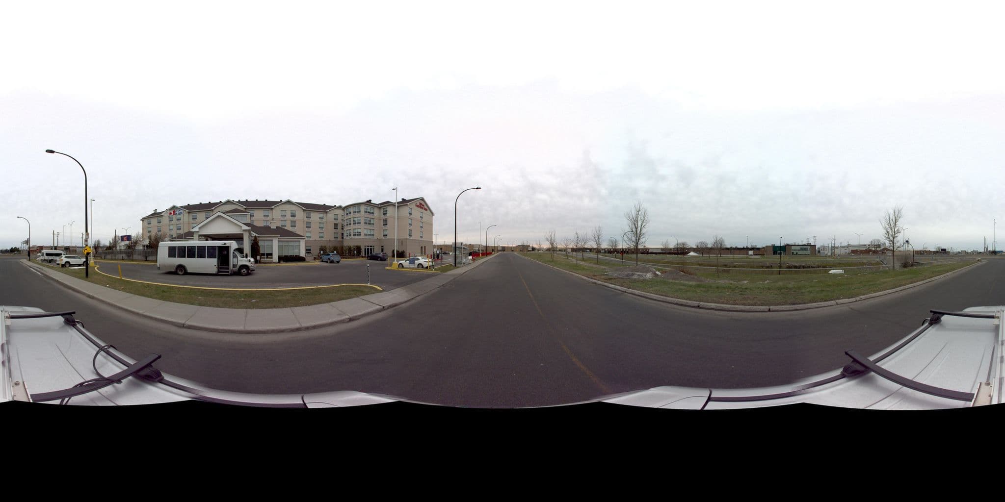 Street view near Hilton Garden Inn Pool, Côte-Saint-Luc — © VdM (CC BY-SA · Mapillary)