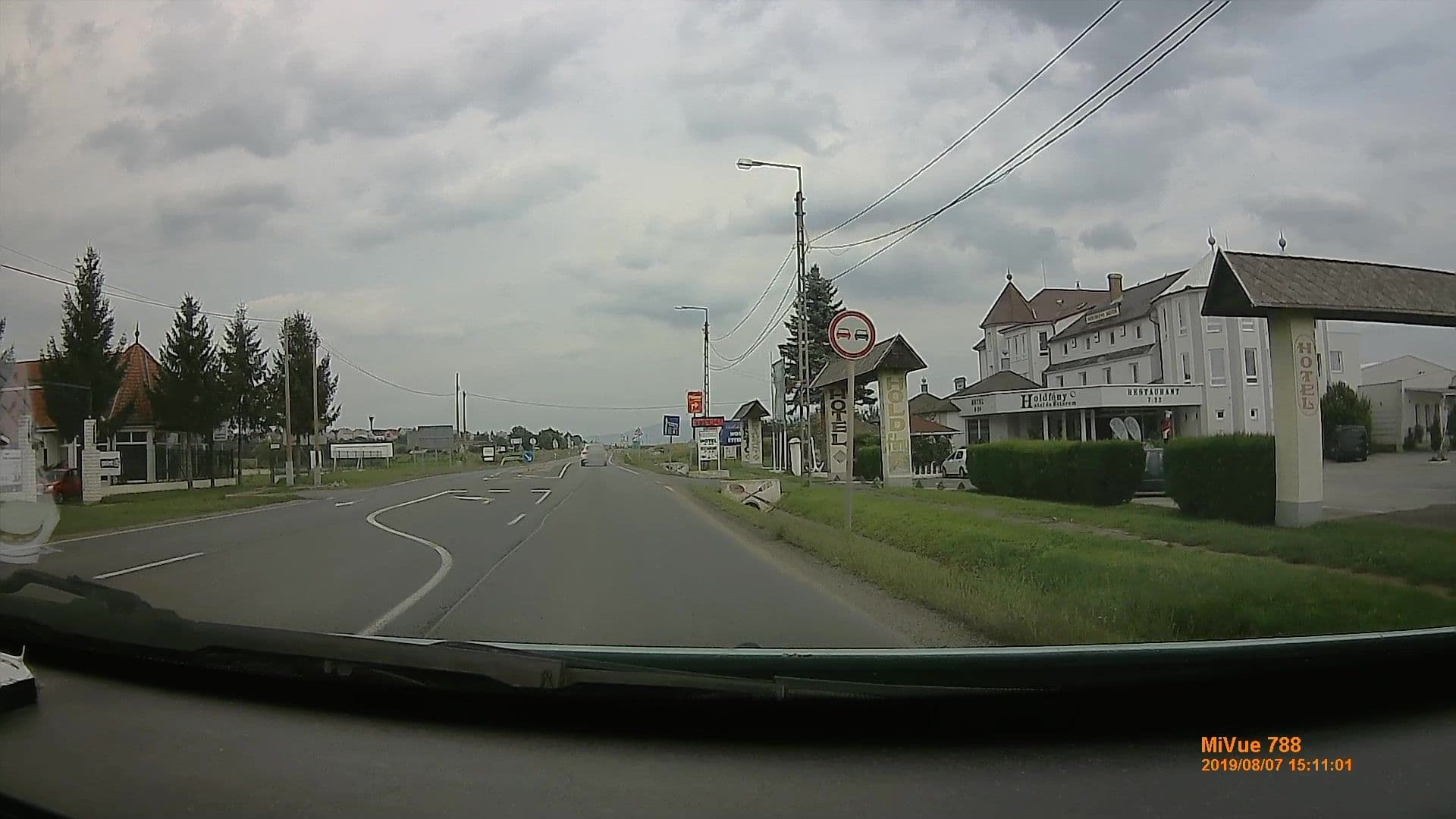 Street view near Holdfény Hotel, Encs — © geox123 (CC BY-SA · Mapillary)