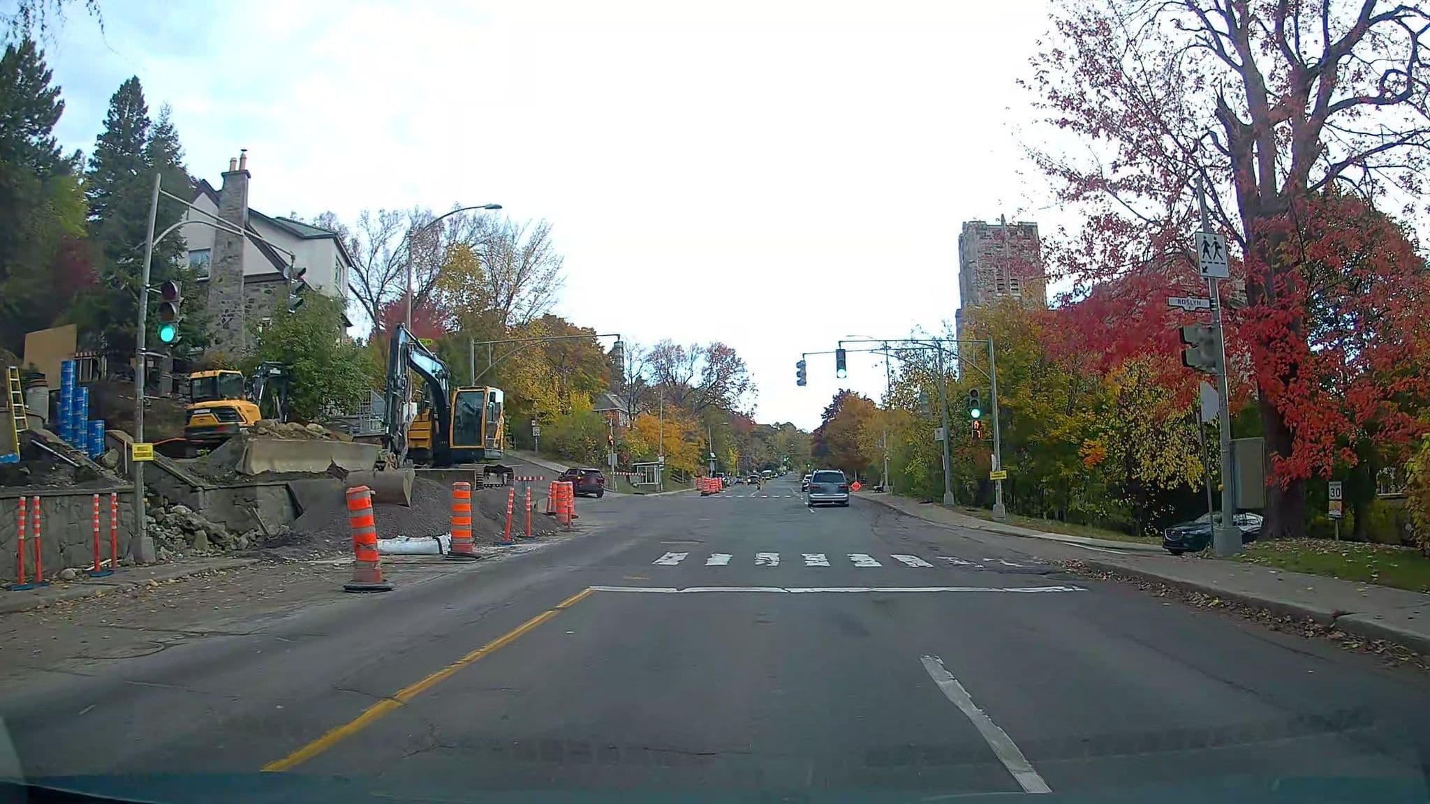 Street view near Roslyn Cave, Notre-Dame-de-Grâce — © Encrypted (CC BY-SA · Mapillary)