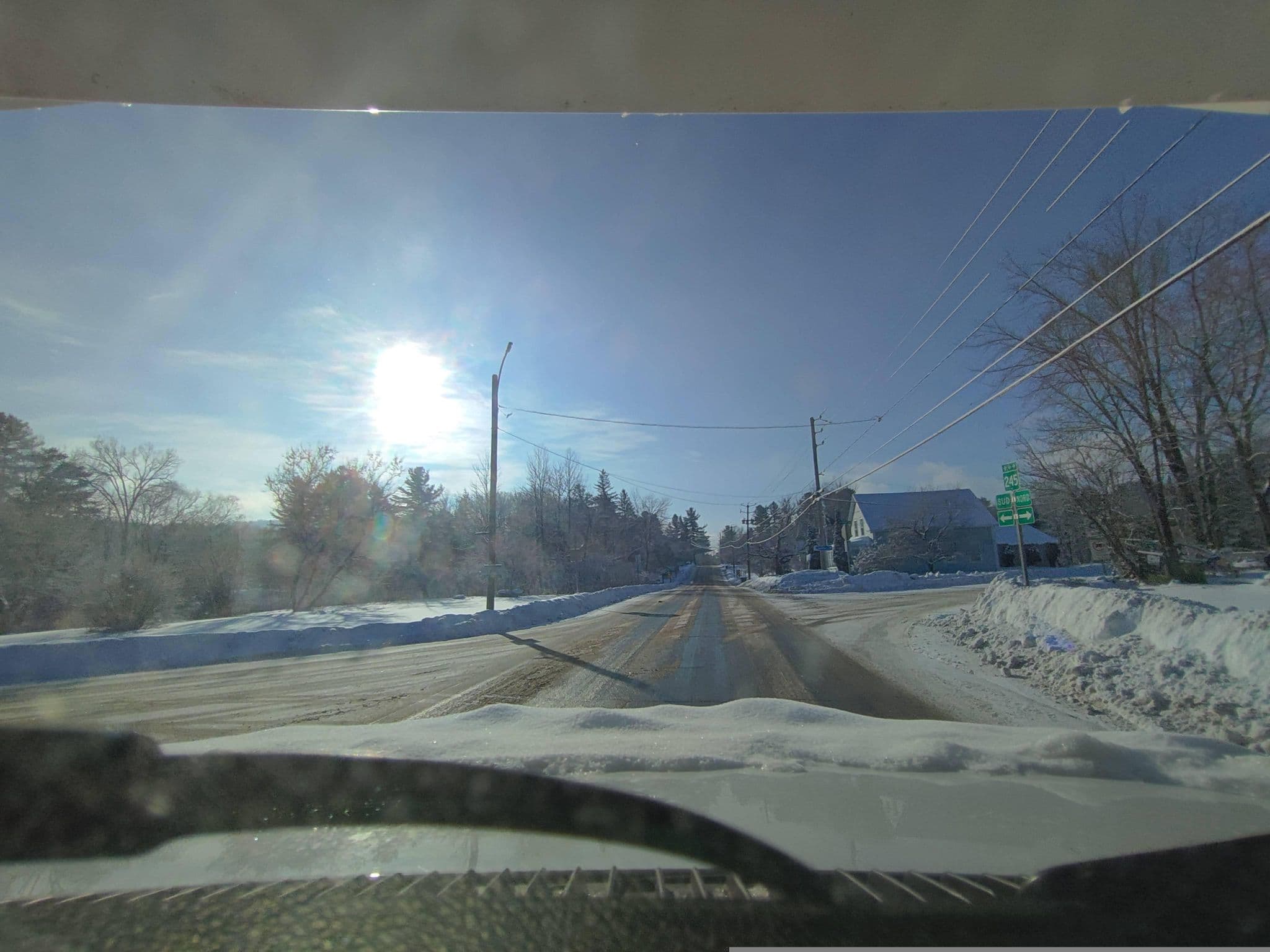Street view near Chez la Mere Poule, Lac-Brome — © kibour (CC BY-SA · Mapillary)