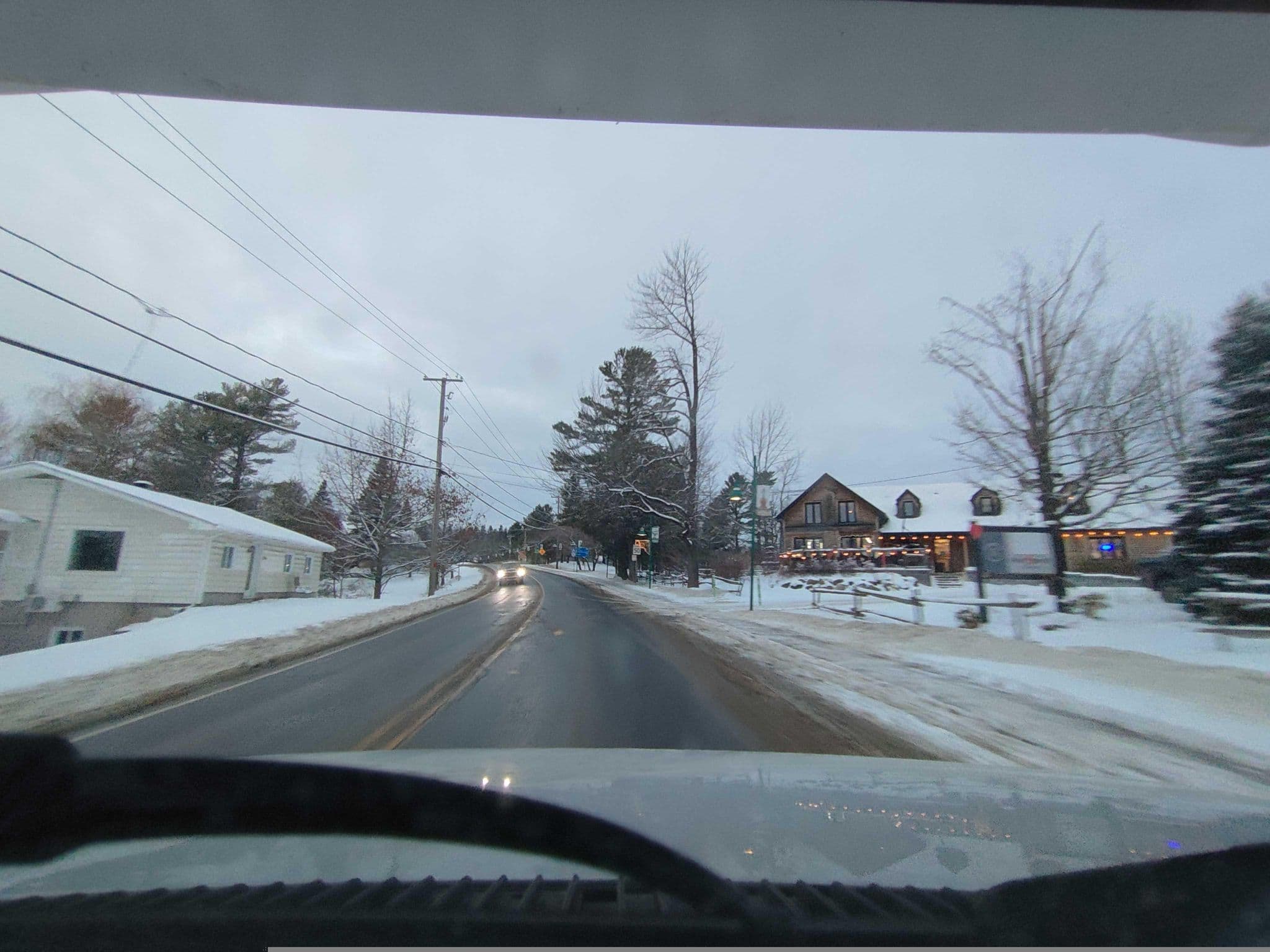 Street view near Au Chant du Coq, Magog — © kibour (CC BY-SA · Mapillary)