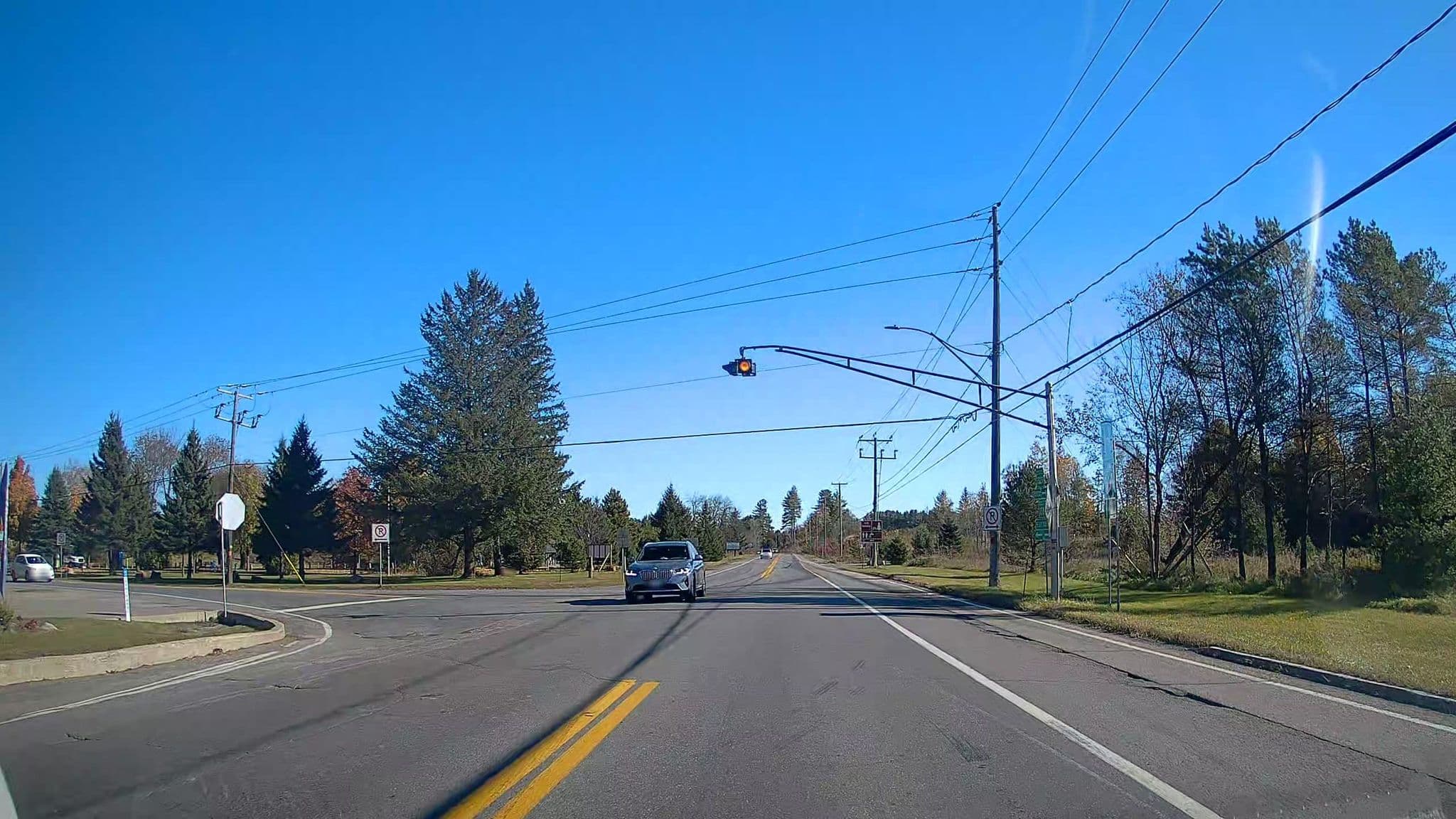 Street view near Motel Welden, Lachute — © Encrypted (CC BY-SA · Mapillary)
