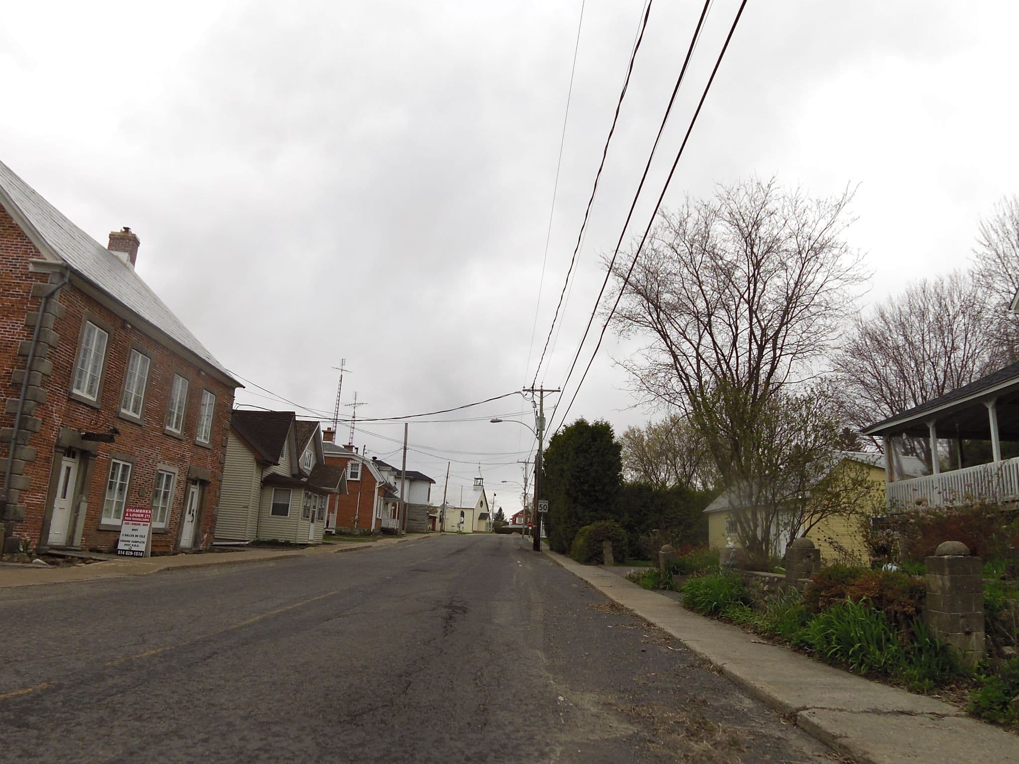 Street view near Auberge de la Maison Desormeaux, Lachute — © mronewheeldrive (CC BY-SA · Mapillary)