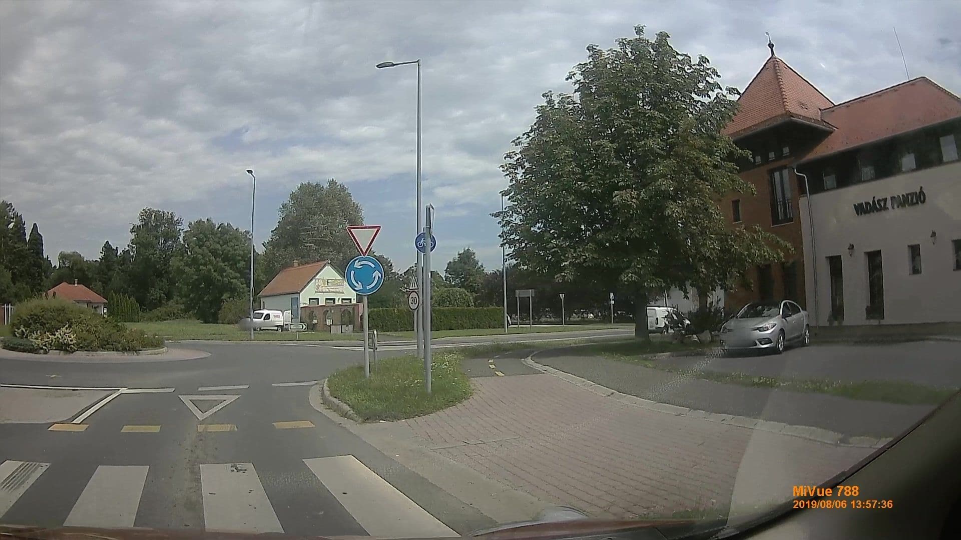 Street view near Vadász Étterem, Szombathely — © geox123 (CC BY-SA · Mapillary)