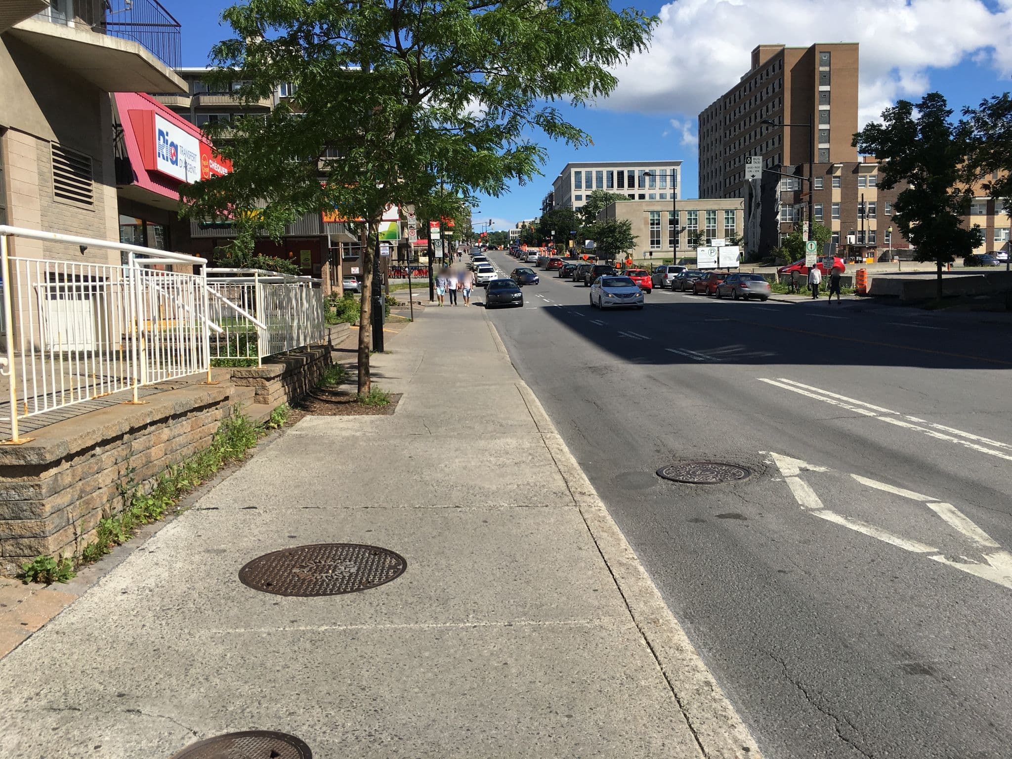 Street view near Centre de Santé Liu, Snowdon — © sylvainbouchard (CC BY-SA · Mapillary)