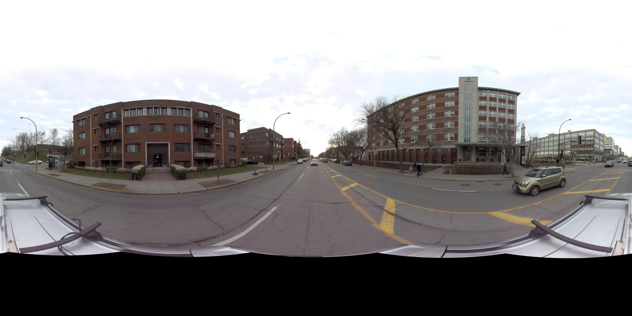 Street view near Residence Maria-Goretti, Snowdon — © VdM (CC BY-SA · Mapillary)