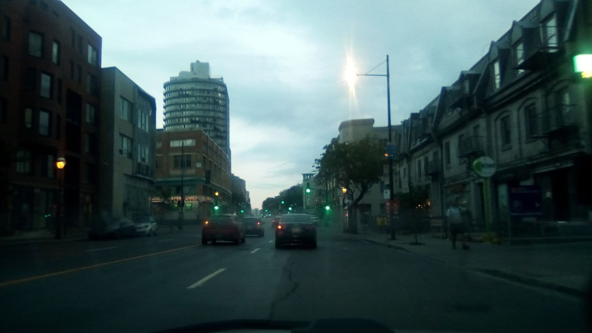 Street view near Plaza Garden Hinn Reception Hall, Milton-Parc — © geodz (CC BY-SA · Mapillary)