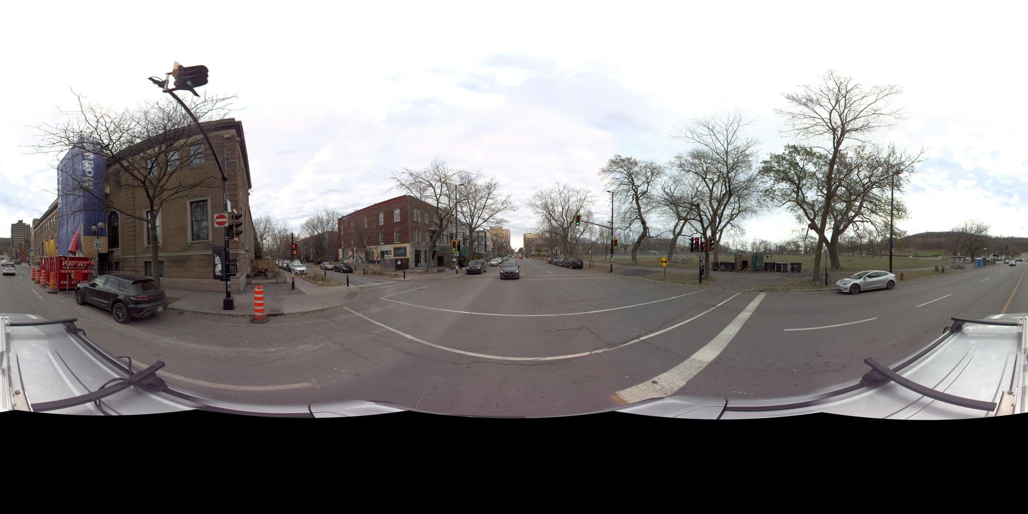Street view near Hotel Mont Royal, Mile End — © VdM (CC BY-SA · Mapillary)