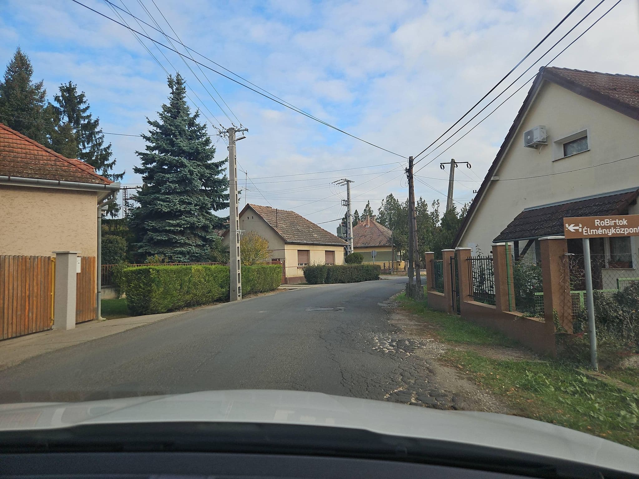 Street view near Naszály kapuja vendégház, Kosd — © mkpest2 (CC BY-SA · Mapillary)