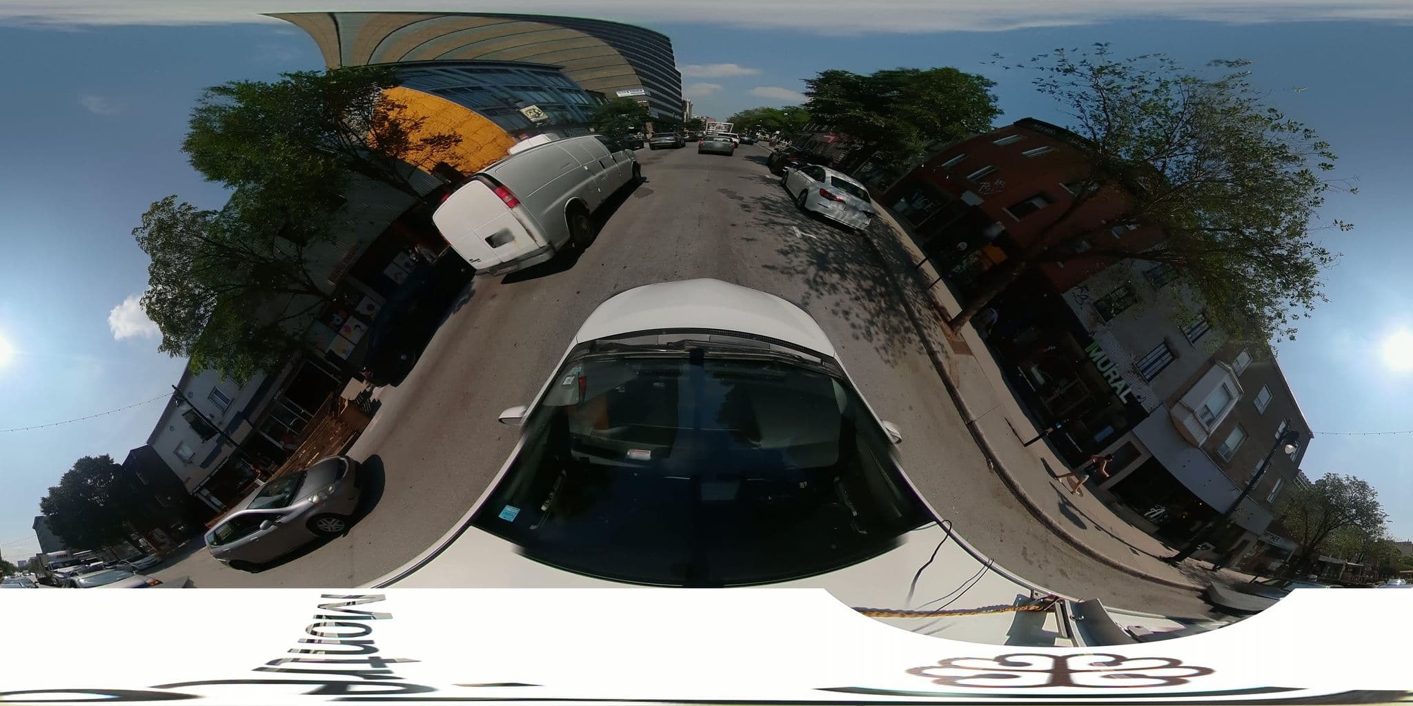 Street view near Le 9 et demi Saint Laurent, Milton-Parc — © VdM (CC BY-SA · Mapillary)