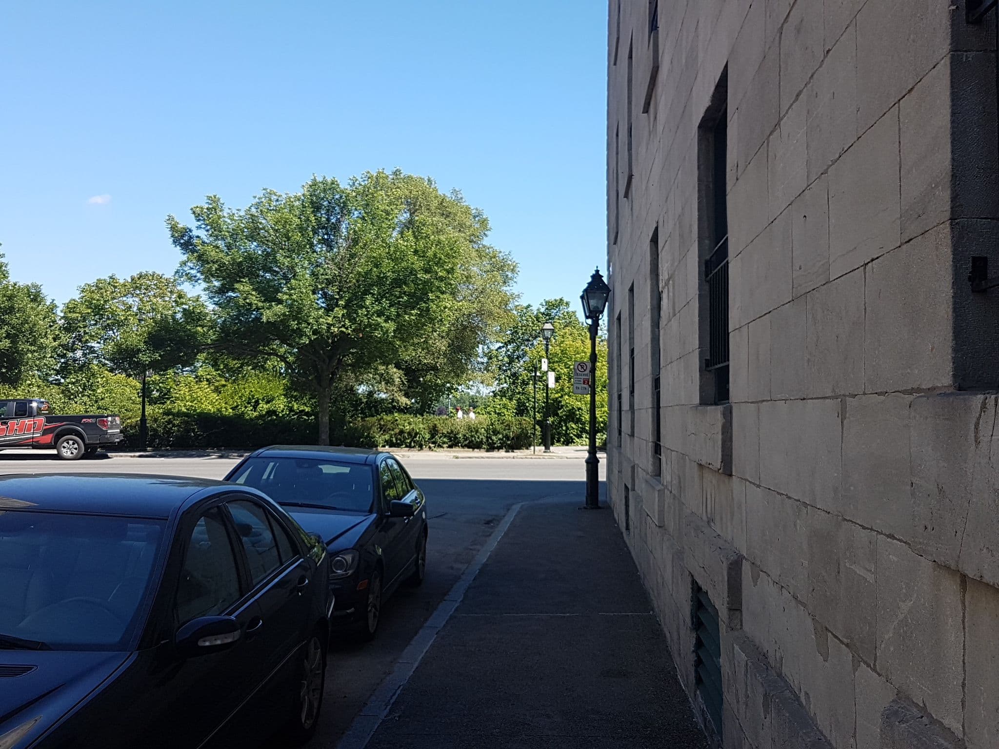 Street view near Lofts Historiques du Vieux Port in Montreal, Vieux-Montréal — © jopparn (CC BY-SA · Mapillary)