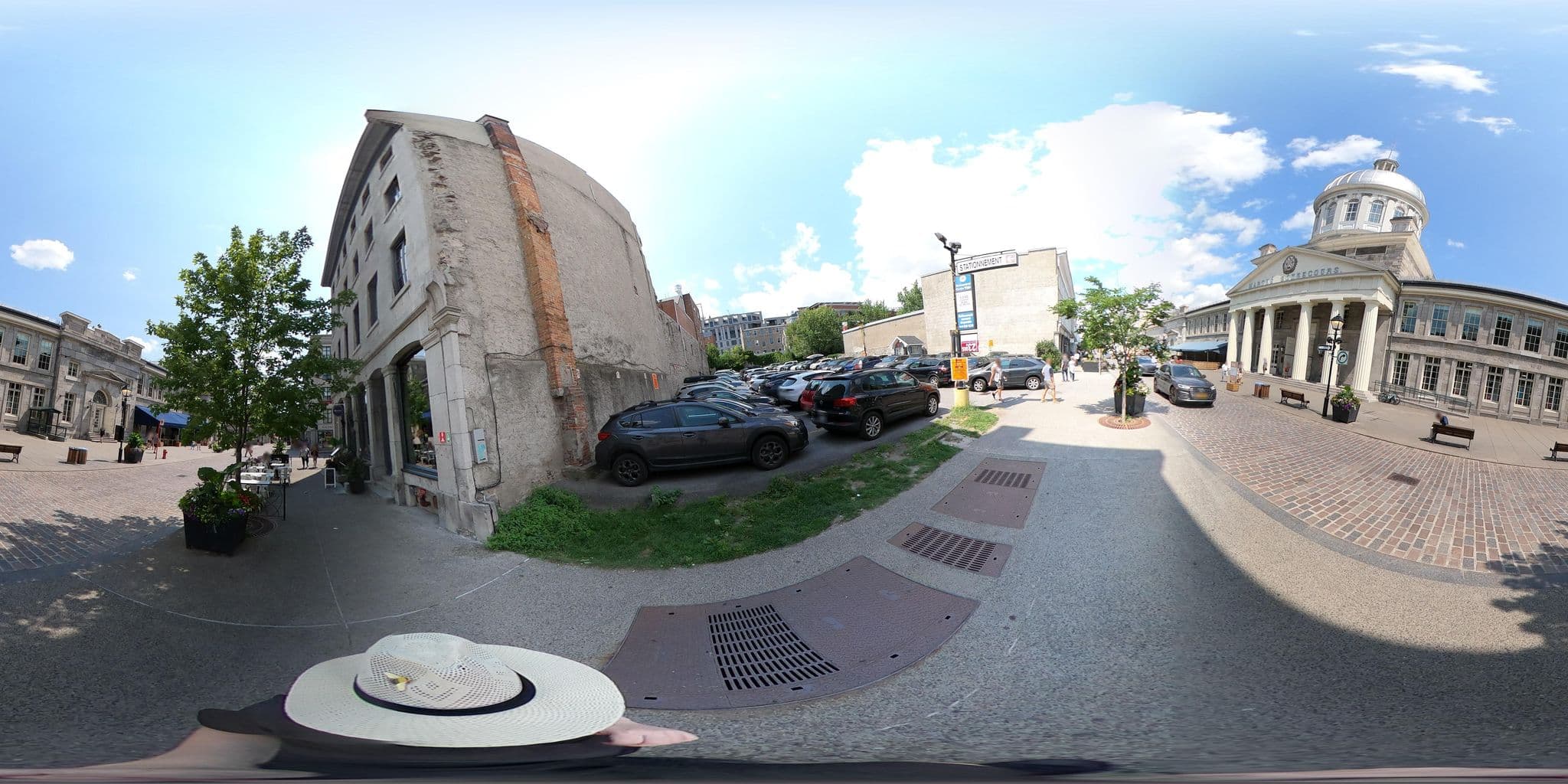 Street view near Auberge Saint-Paul, Vieux-Montréal — © une_abeille (CC BY-SA · Mapillary)