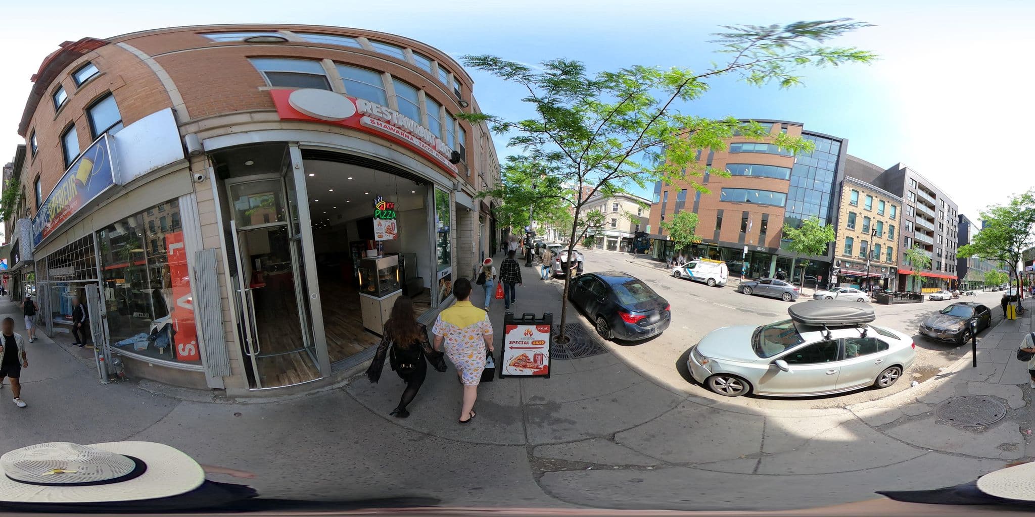Street view near Le Sand And Stone, Milton-Parc — © une_abeille (CC BY-SA · Mapillary)