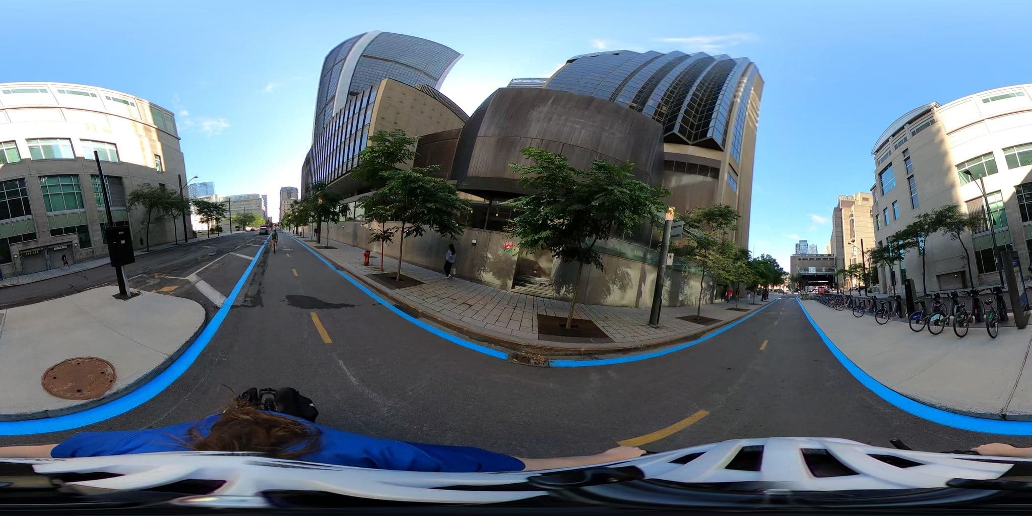 Street view near Mezzanine Evo, Ville-Marie — © une_abeille (CC BY-SA · Mapillary)