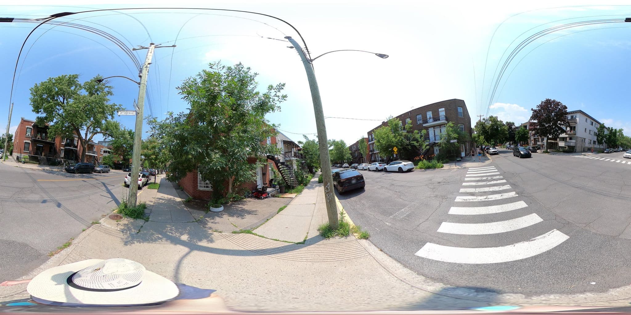 Street view near La Vie Est Belle, Ct 0030 — © une_abeille (CC BY-SA · Mapillary)