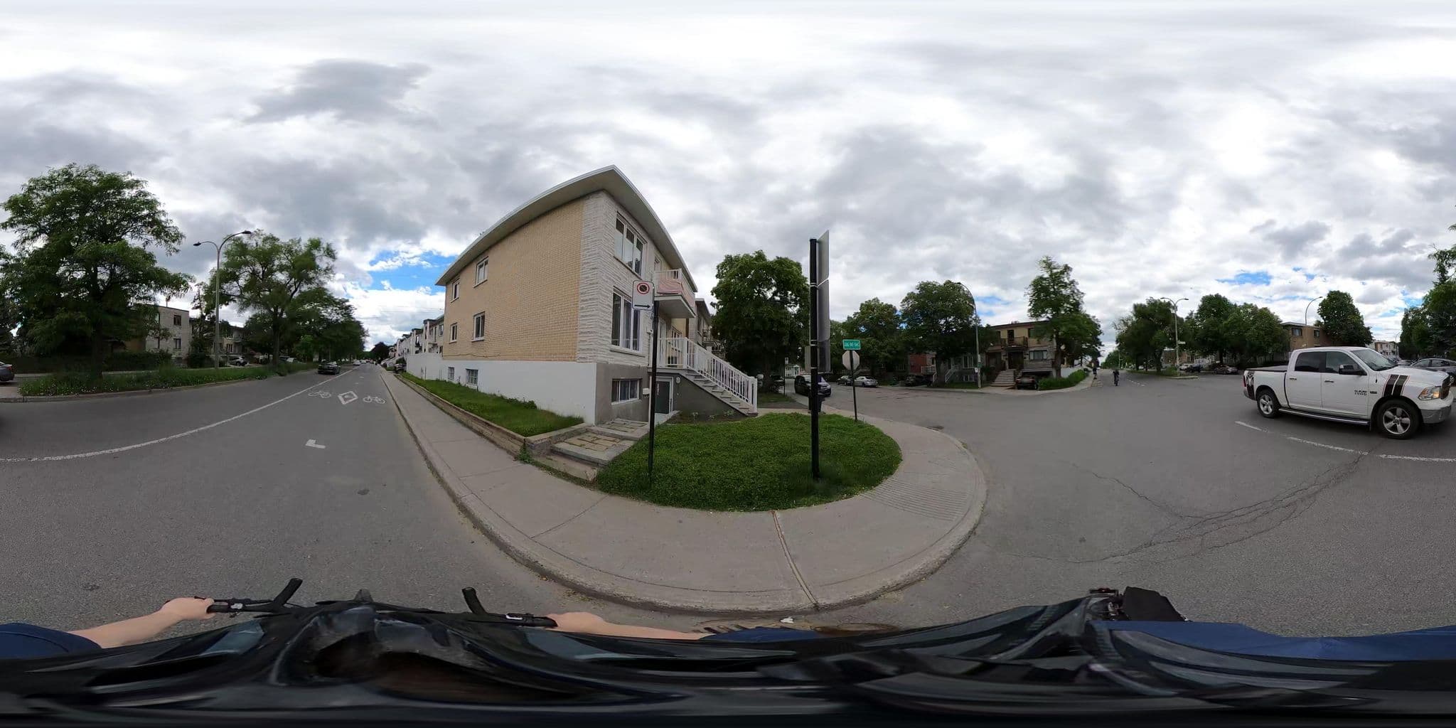 Street view near Residence Rose-Aimee, Ct 0011 — © une_abeille (CC BY-SA · Mapillary)