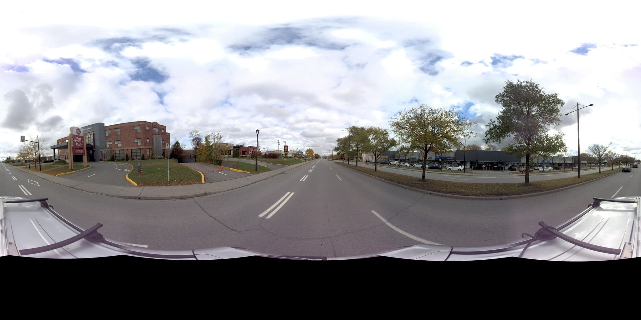 Street view near Hotel le Prestige, Montréal-Est — © VdM (CC BY-SA · Mapillary)