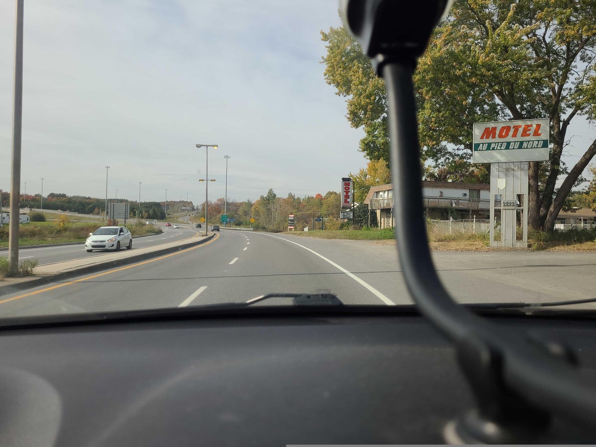 Street view near Motel Restaurant Au Pied du Nord, Saint-Jérôme — © myusernameatmapillary (CC BY-SA · Mapillary)